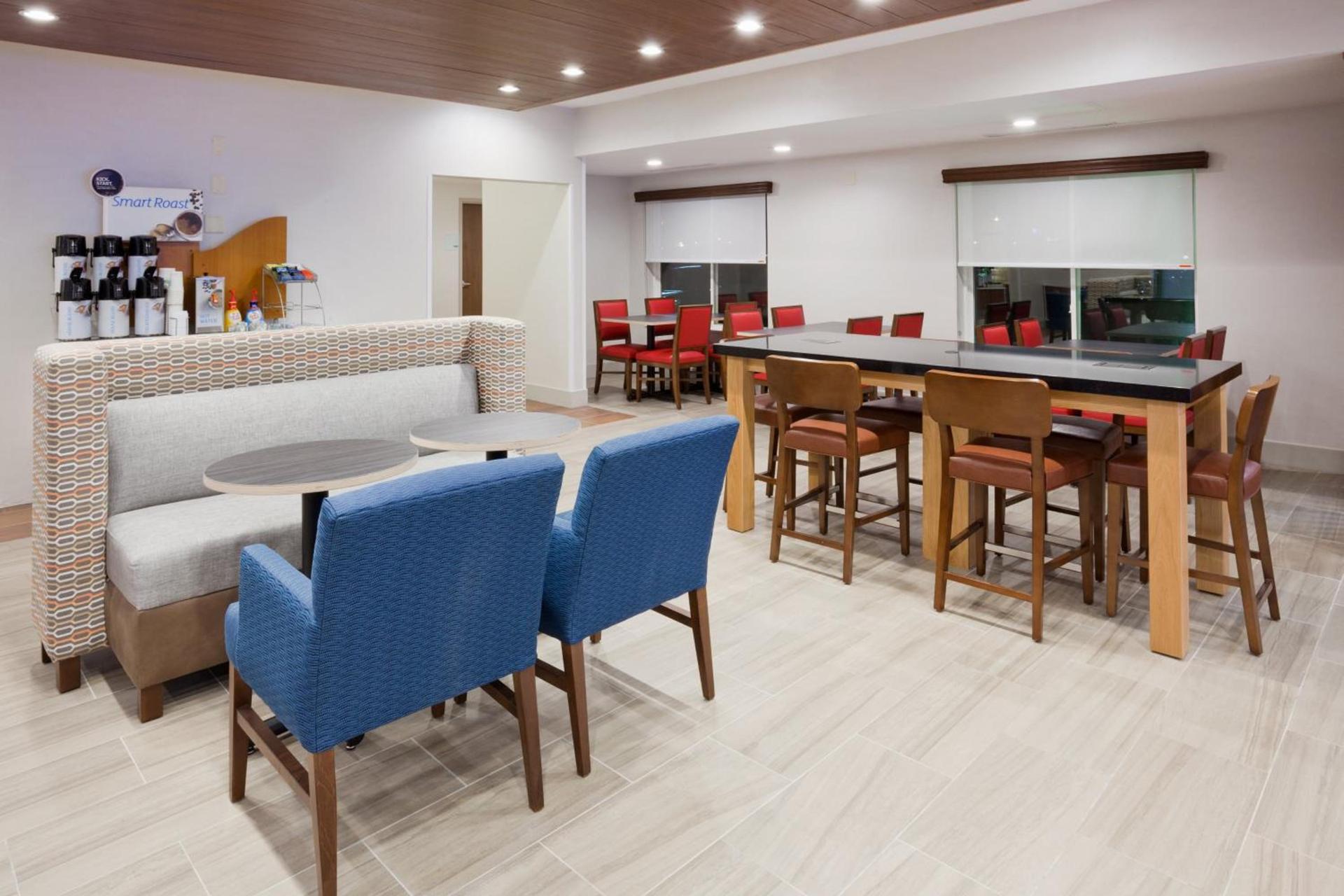 Holiday Inn Express & Suites - Dickinson by IHG photo 49