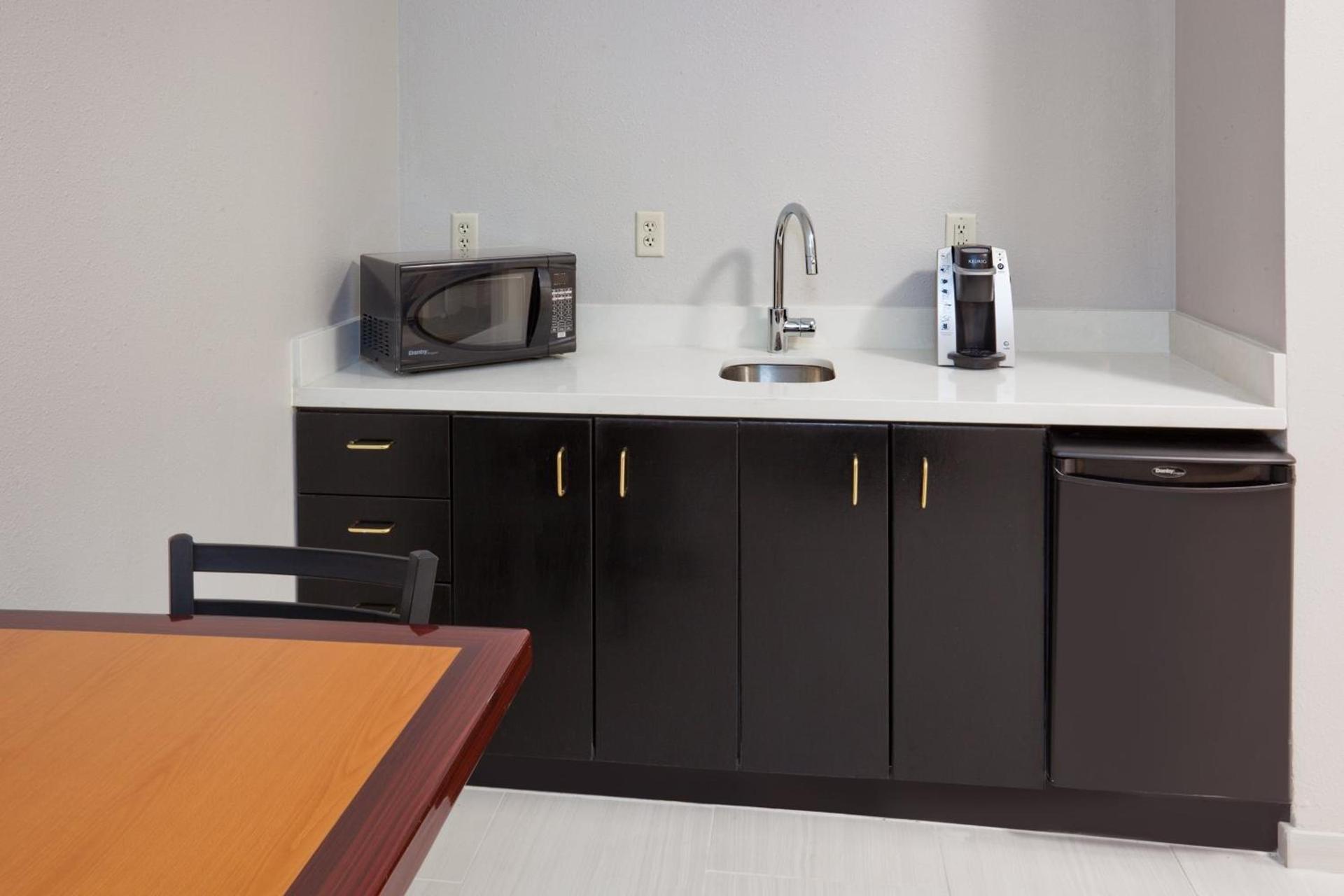 Holiday Inn Express & Suites - Dickinson by IHG photo 76
