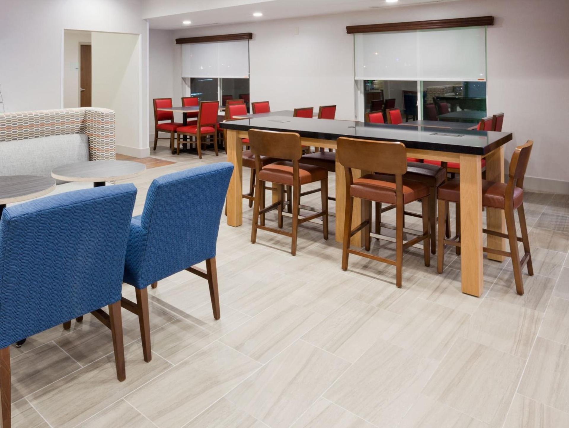 Holiday Inn Express & Suites - Dickinson by IHG photo 54
