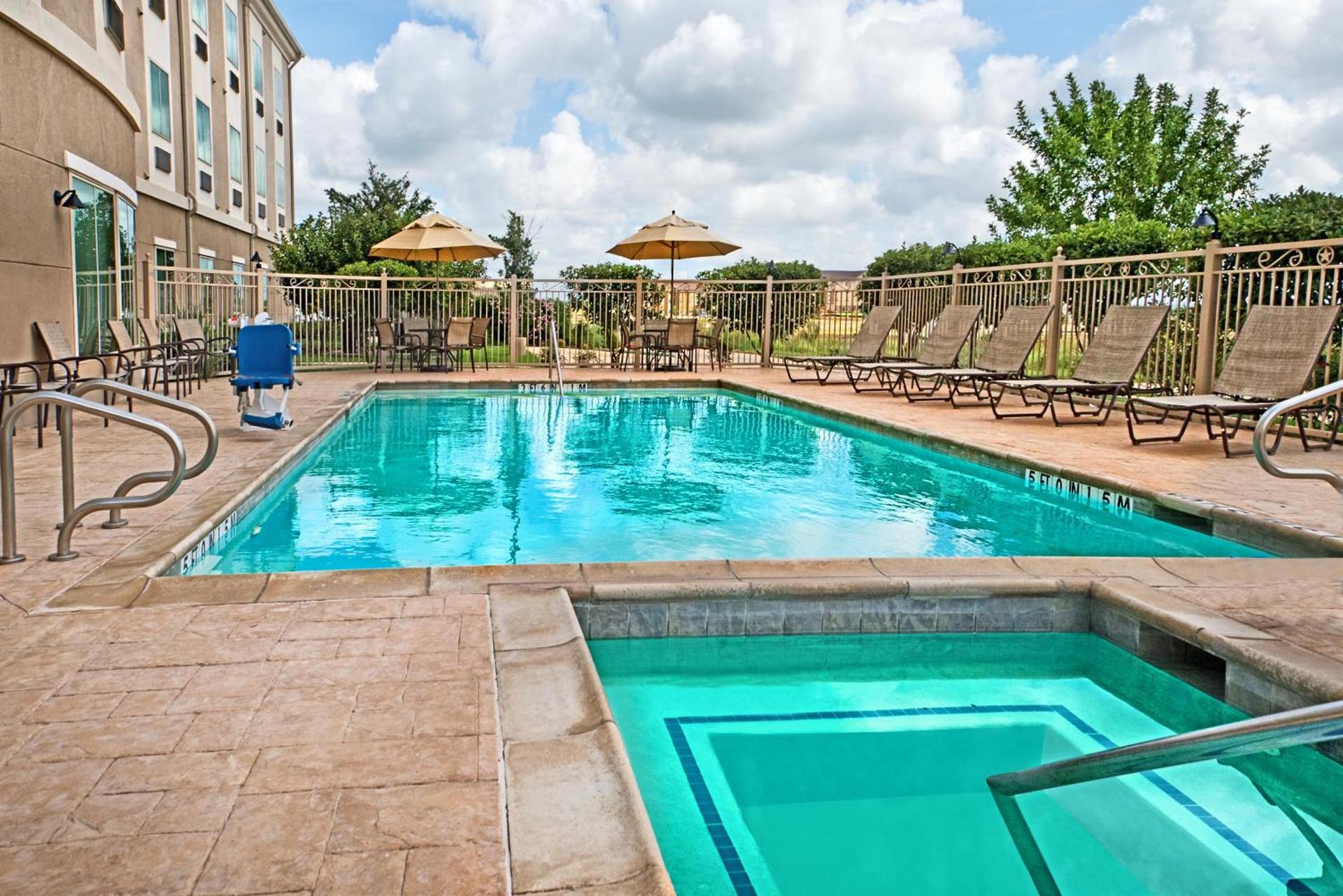 Holiday Inn Express & Suites Cotulla by IHG photo 20