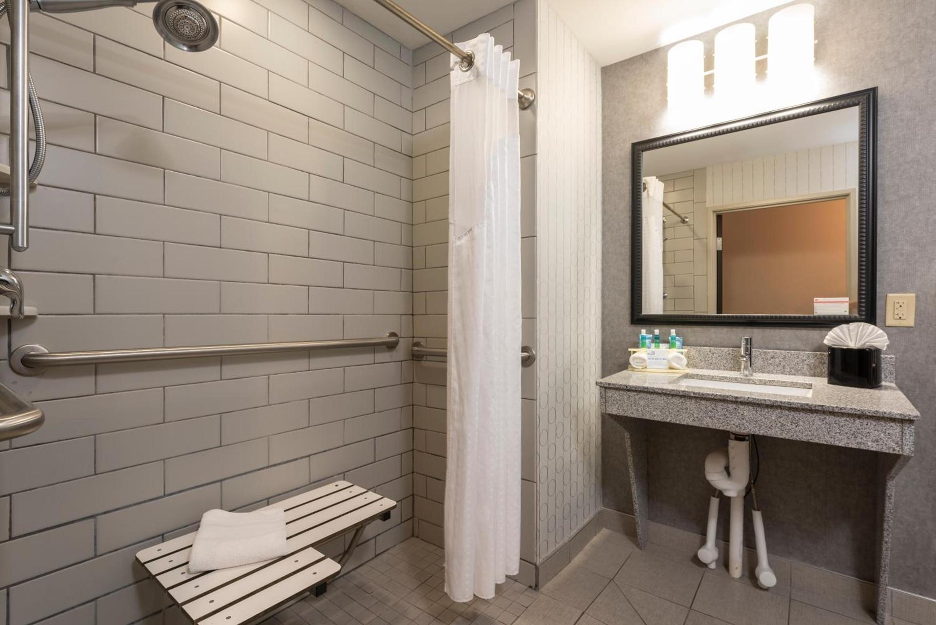 Holiday Inn Express & Suites Columbus - Polaris, an IHG Hotel photo 13