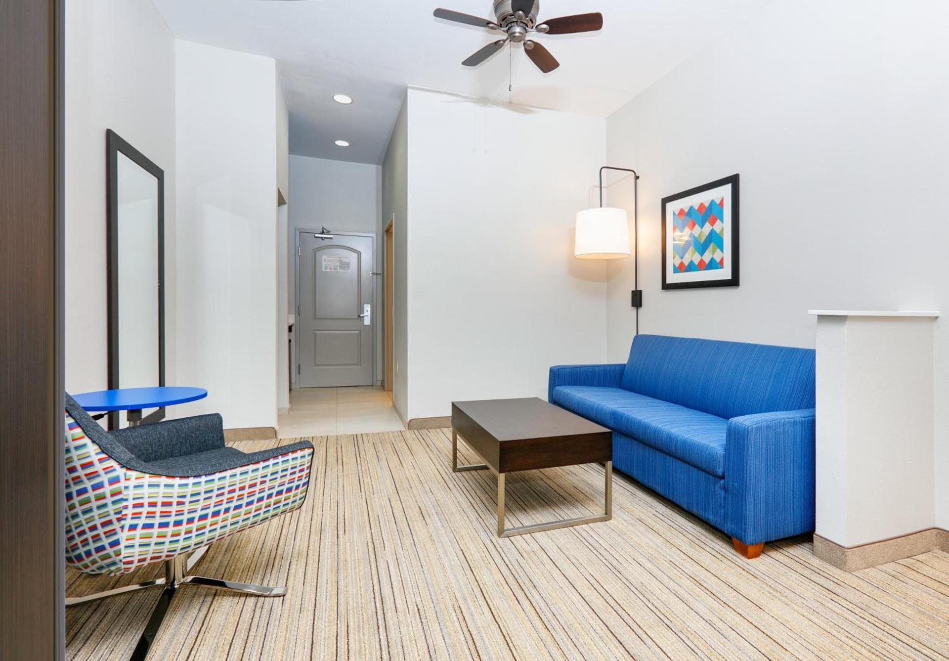 Holiday Inn Express Hotel & Suites Cleburne by IHG photo 37