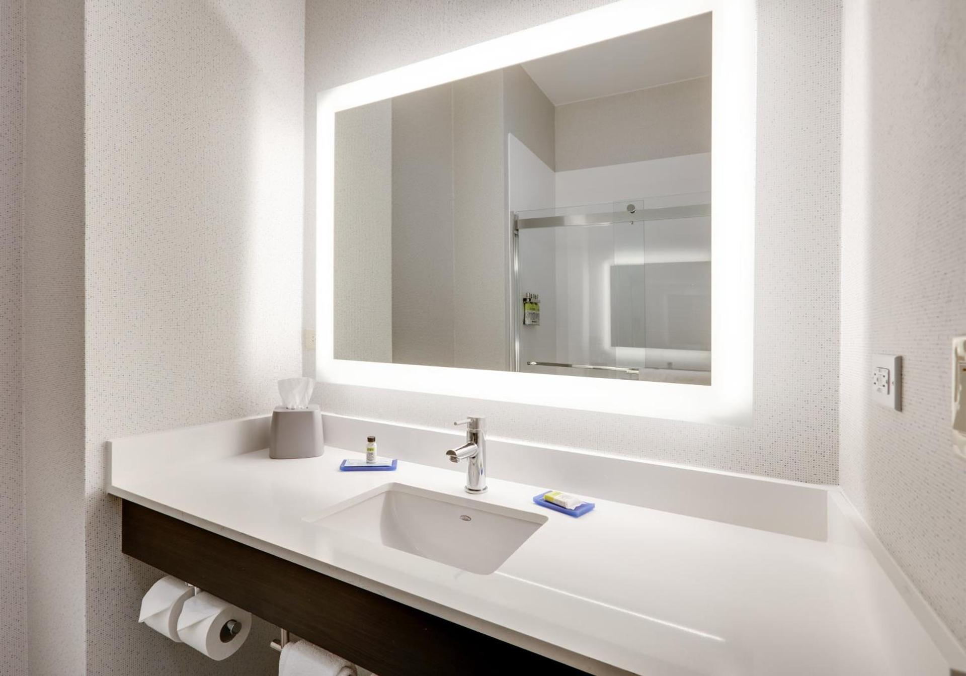 Holiday Inn Express Hotel & Suites Cleburne by IHG photo 39