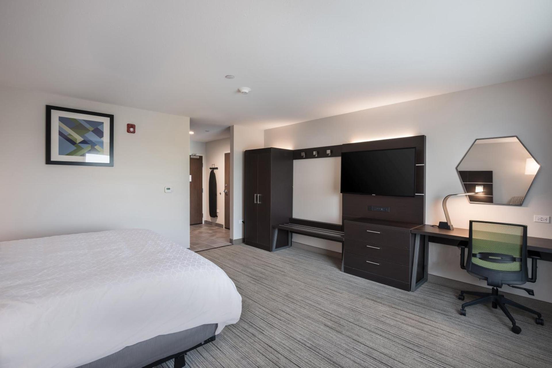 Holiday Inn Express & Suites Chicago - Hoffman Estates by IHG photo 40