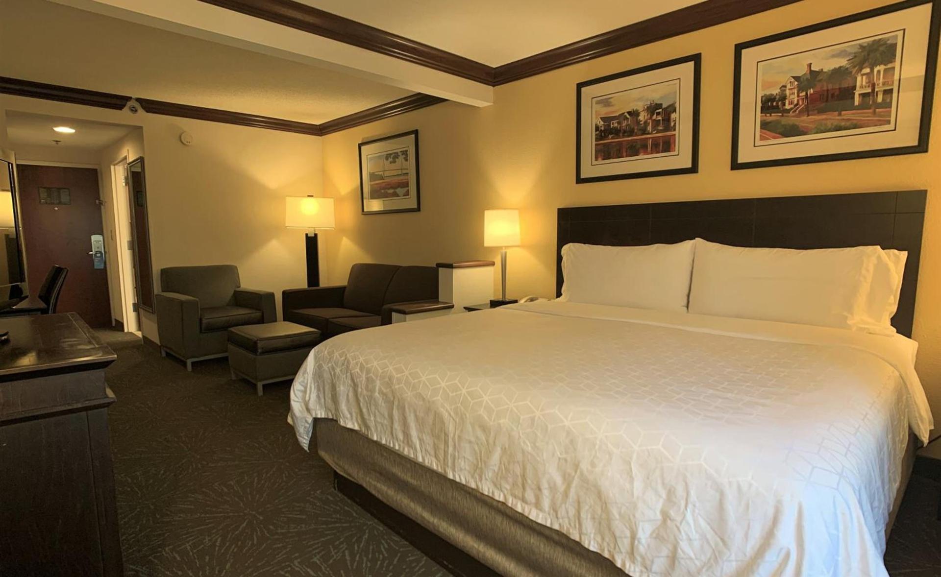 Holiday Inn Express Hotel & Suites Charleston - Northwoods by IHG photo 40