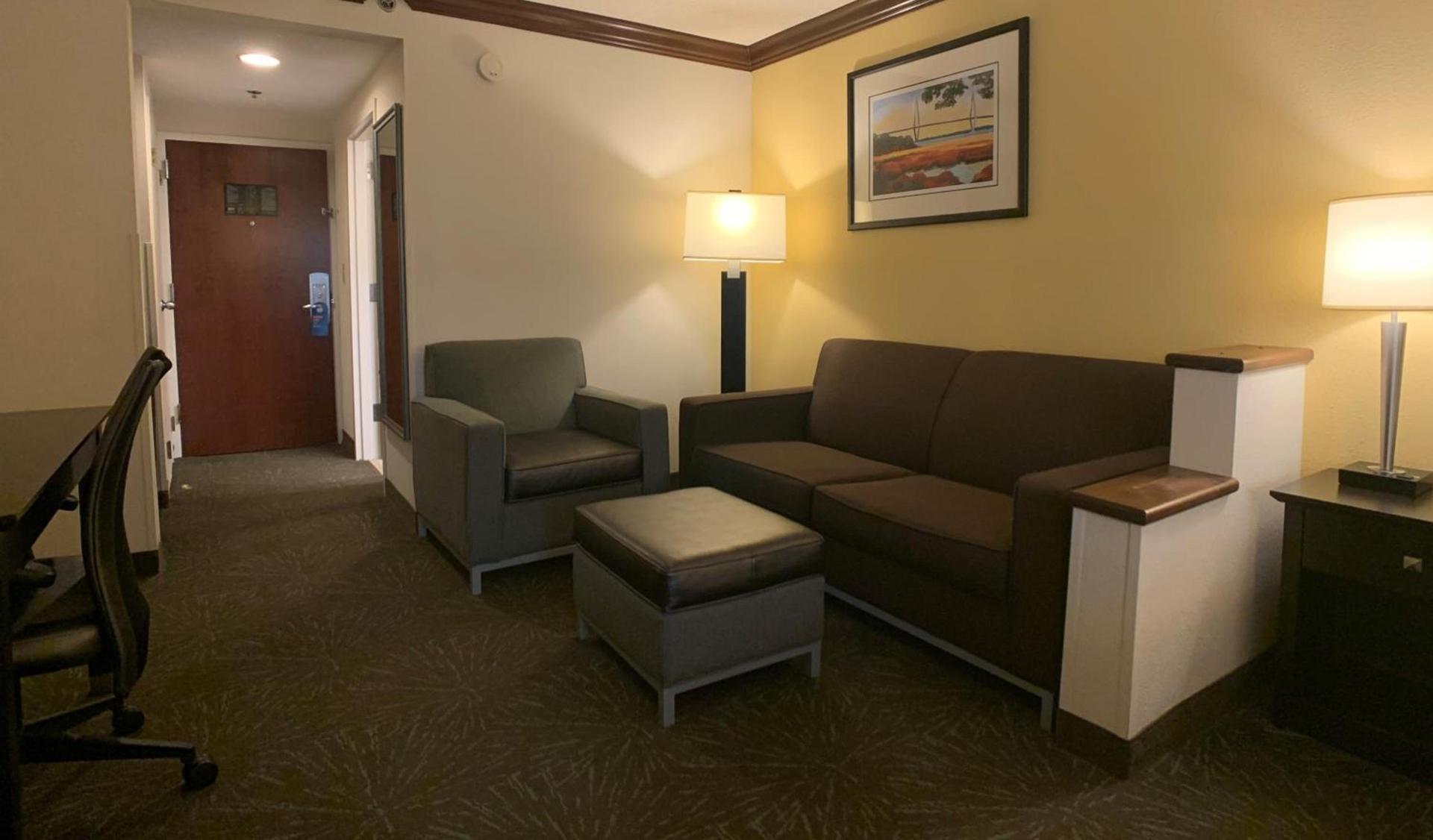 Holiday Inn Express Hotel & Suites Charleston - Northwoods by IHG photo 36