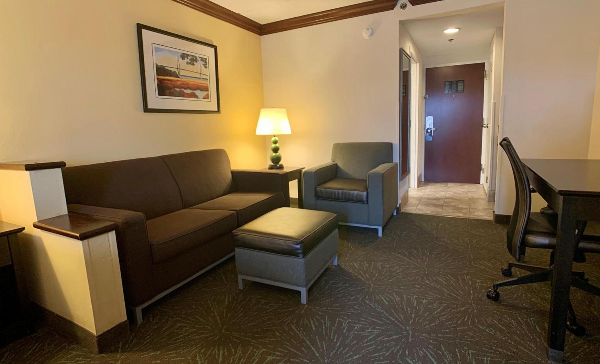 Holiday Inn Express Hotel & Suites Charleston - Northwoods by IHG photo 42