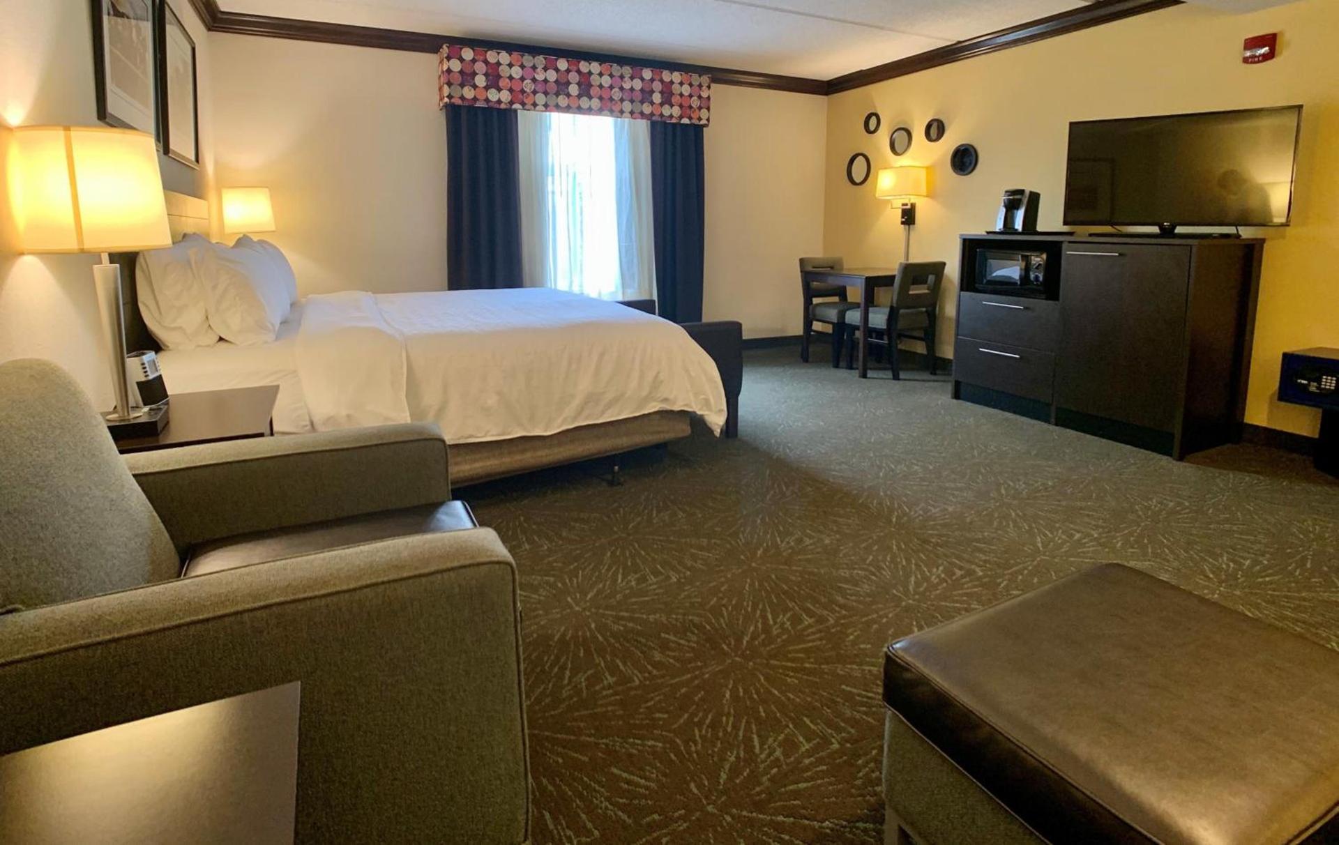 Holiday Inn Express Hotel & Suites Charleston - Northwoods by IHG photo 29