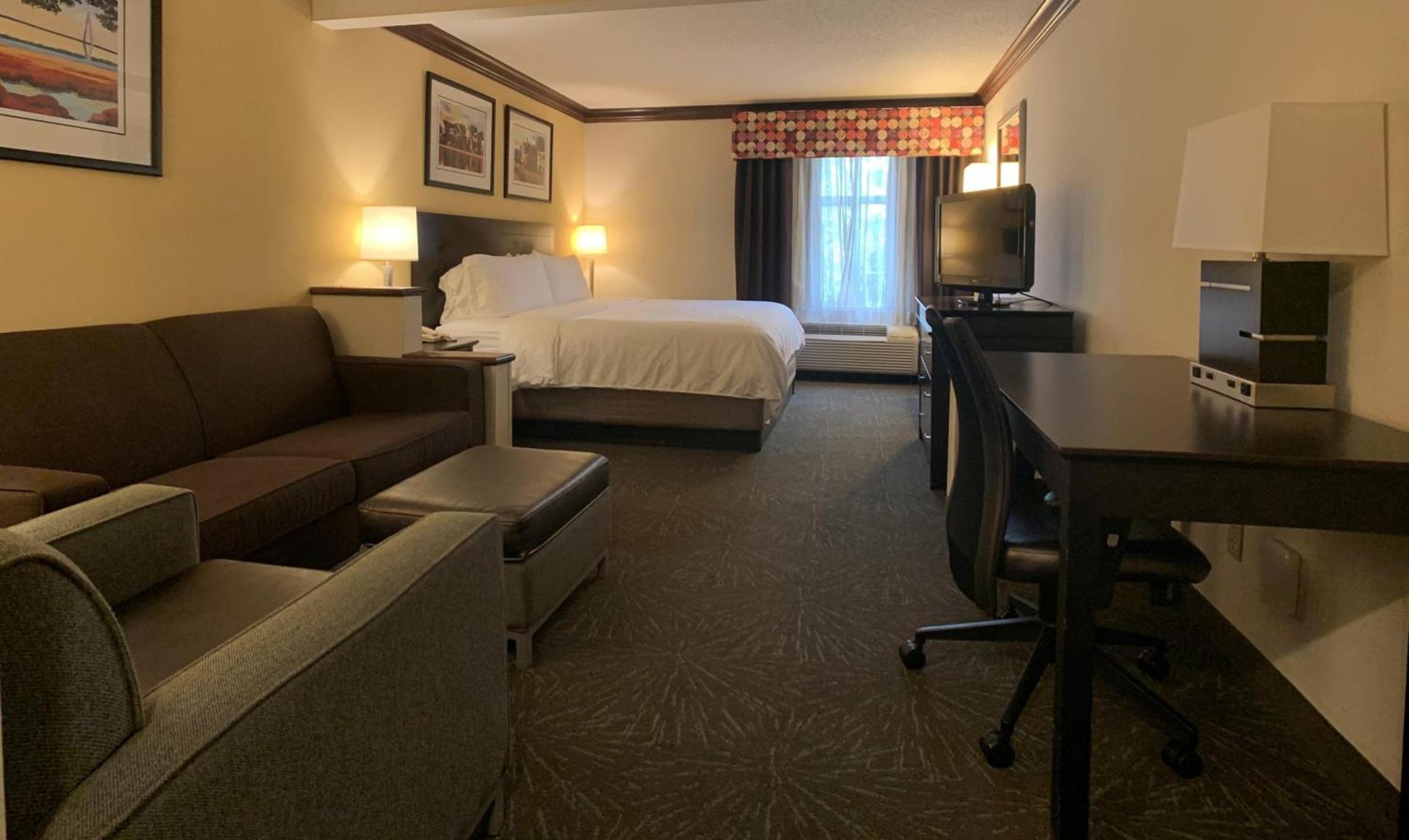 Holiday Inn Express Hotel & Suites Charleston - Northwoods by IHG photo 27