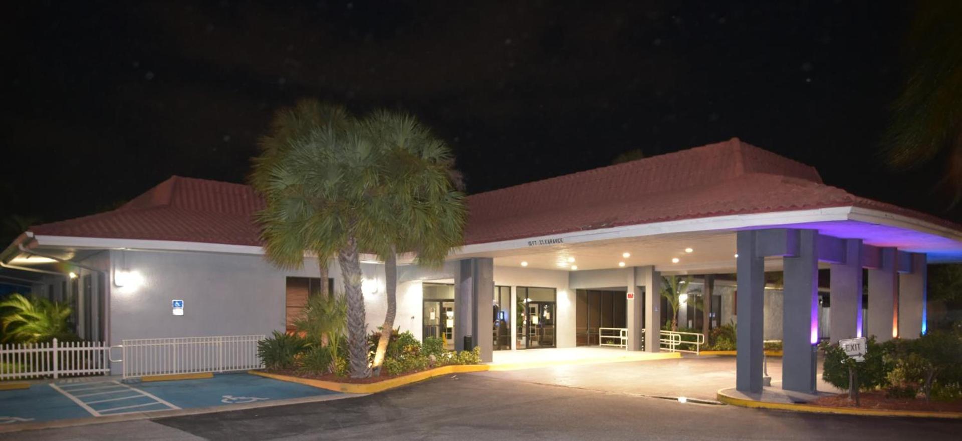 Days Inn by Wyndham Stuart photo 63