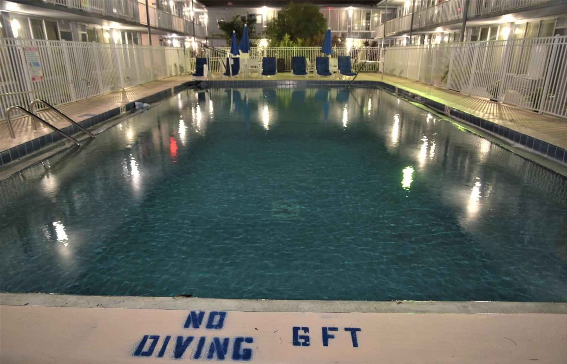 Days Inn by Wyndham Stuart photo 65