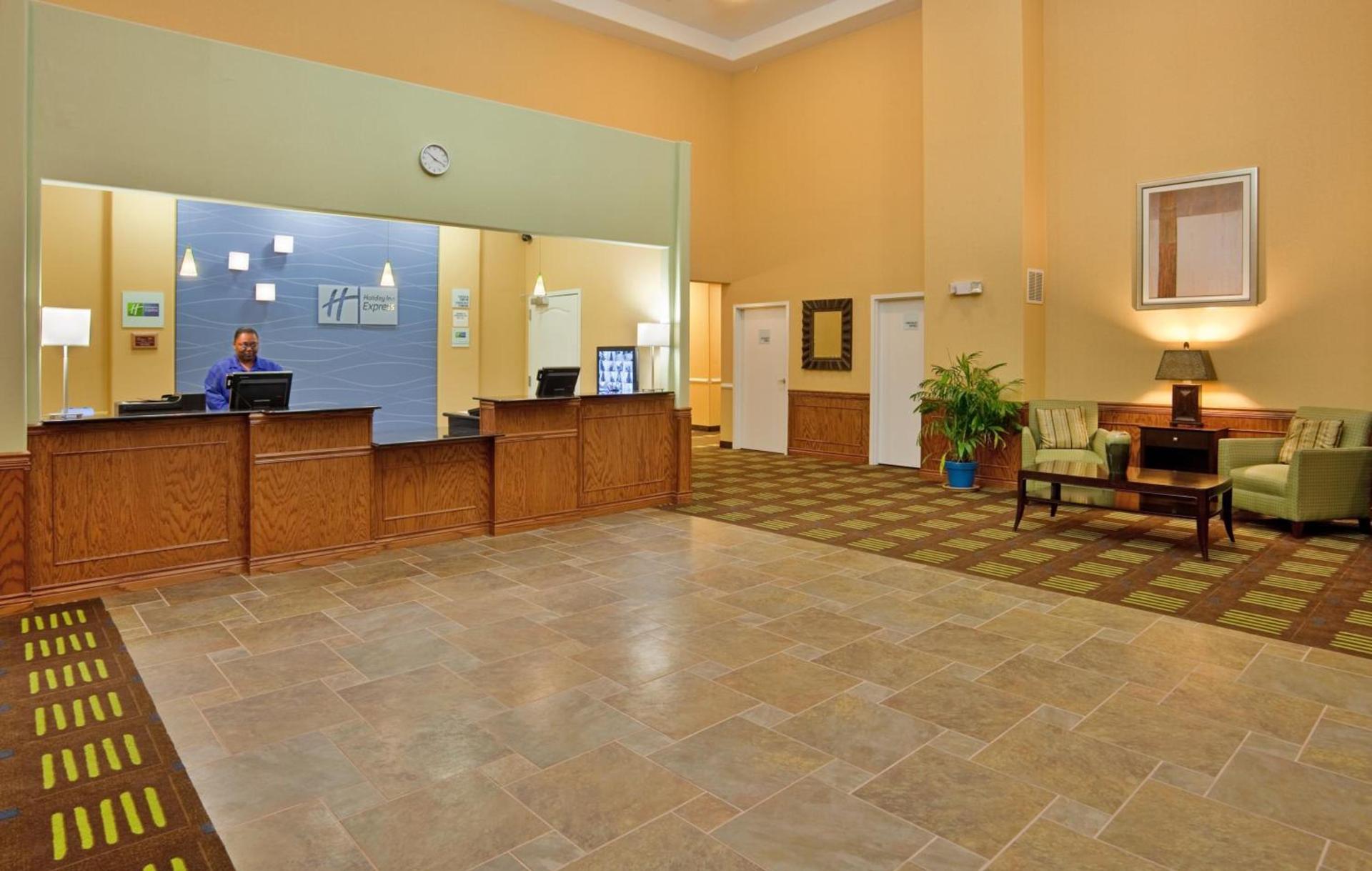Holiday Inn Express Hotel & Suites Kansas City Sports Complex by IHG photo 4