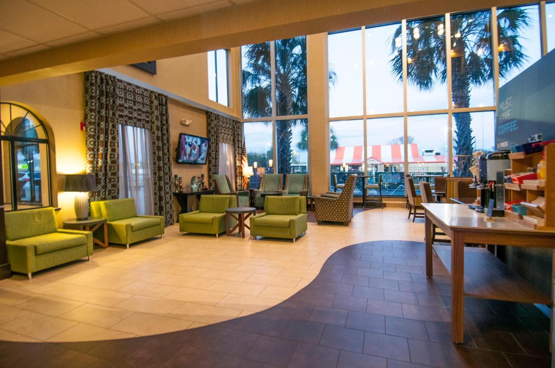 Holiday Inn Express Hotel & Suites Houston North Intercontinental by IHG photo 2