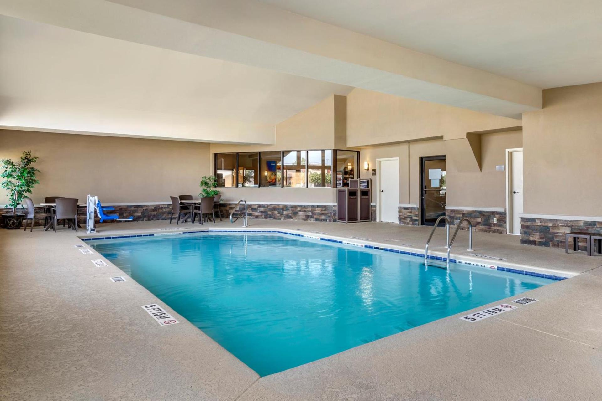 Comfort Suites near Robins Air Force Base photo 41
