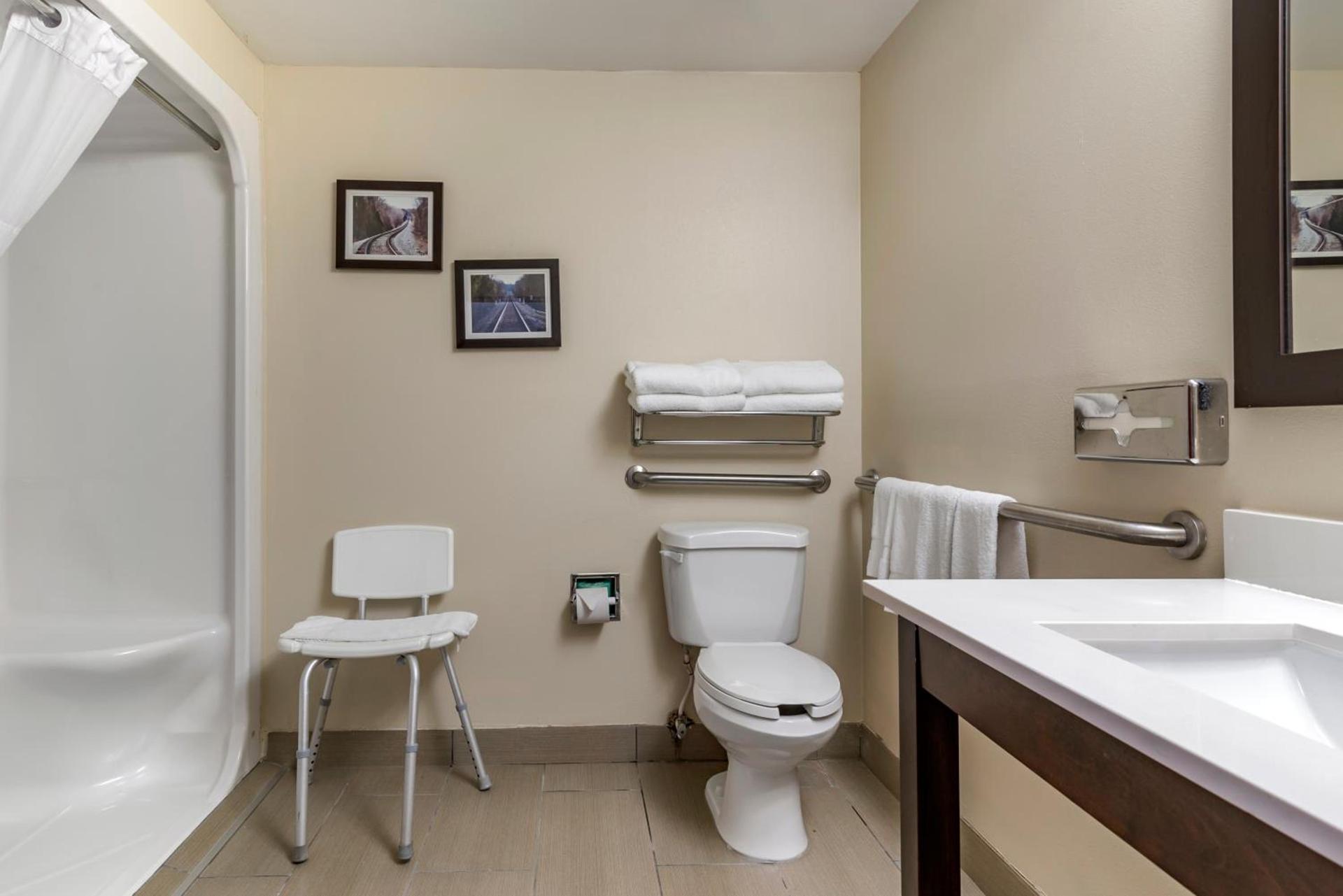 Comfort Suites near Robins Air Force Base photo 46