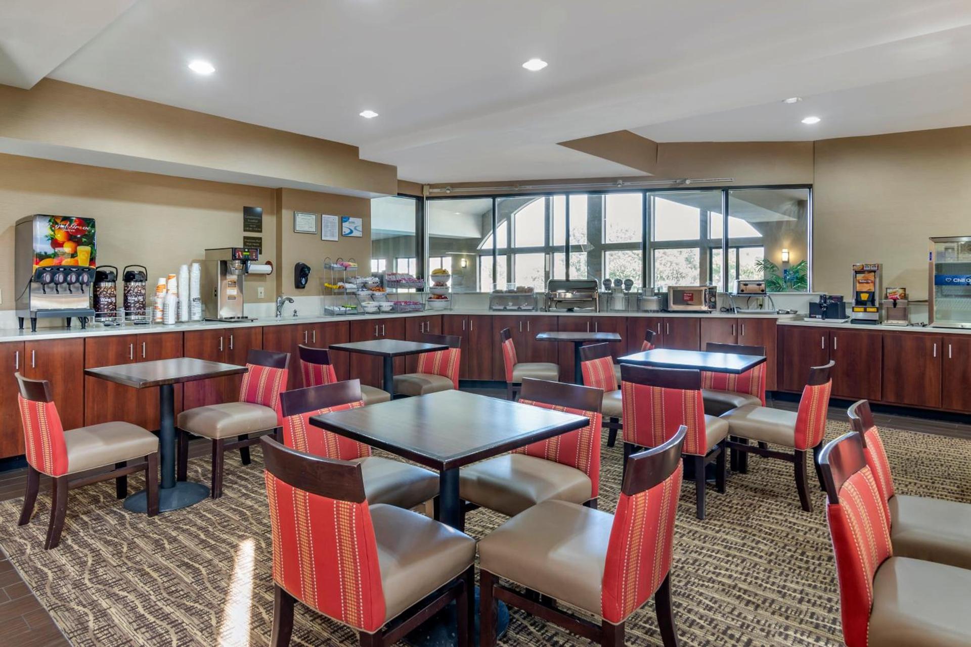Comfort Suites near Robins Air Force Base photo 52