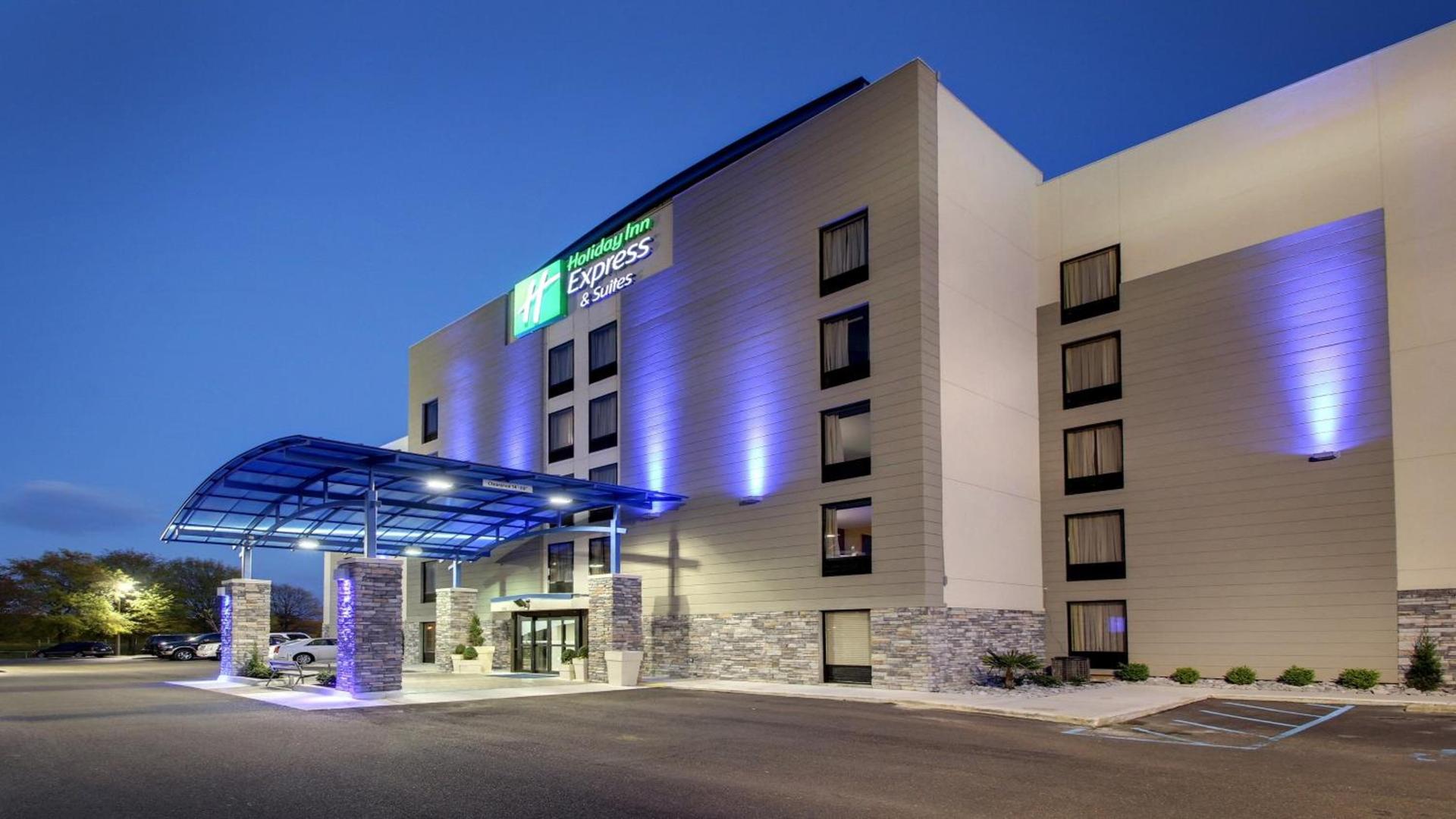 Holiday Inn Express & Suites Jackson Downtown - Coliseum by IHG — hotel in Jackson