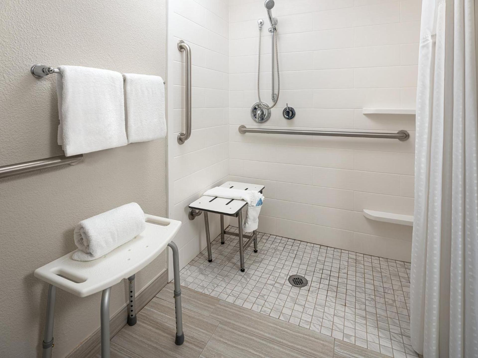 Holiday Inn Express Hotel & Suites Irving DFW Airport North by IHG photo 16