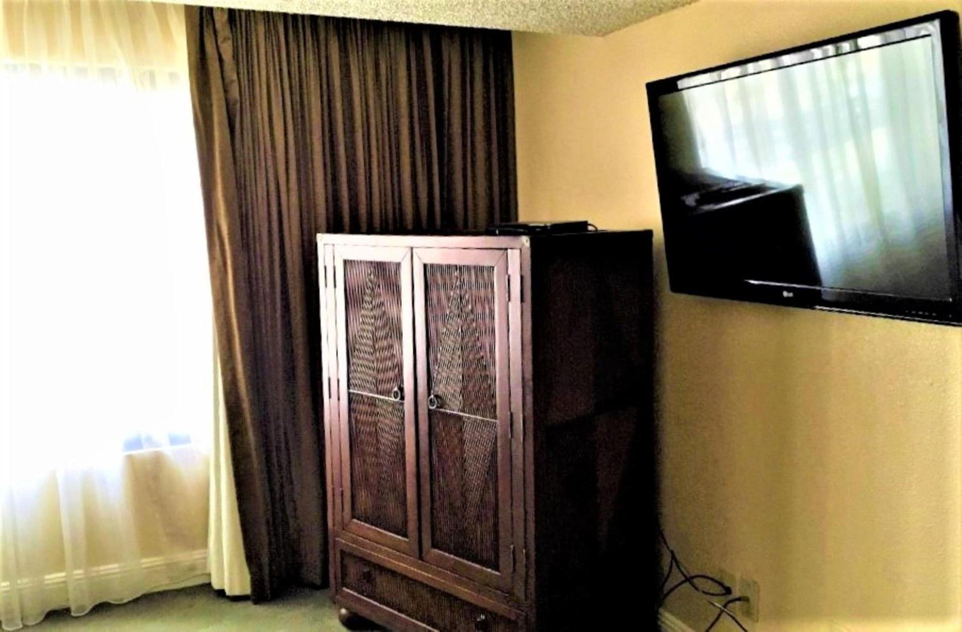 Jockey Resort Suites Center Strip photo 11