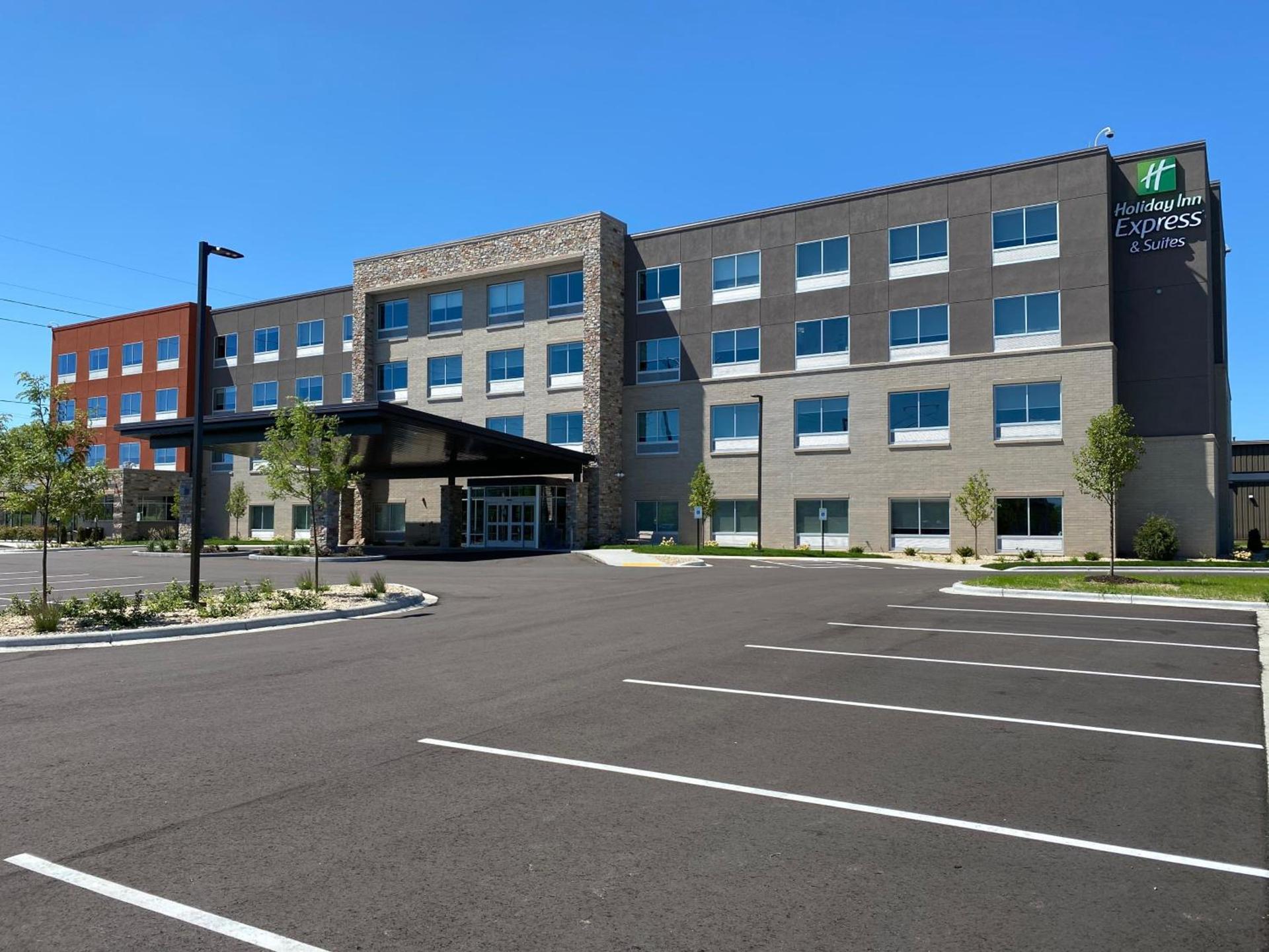 Holiday Inn Express & Suites - Madison West - Middleton by IHG photo 54