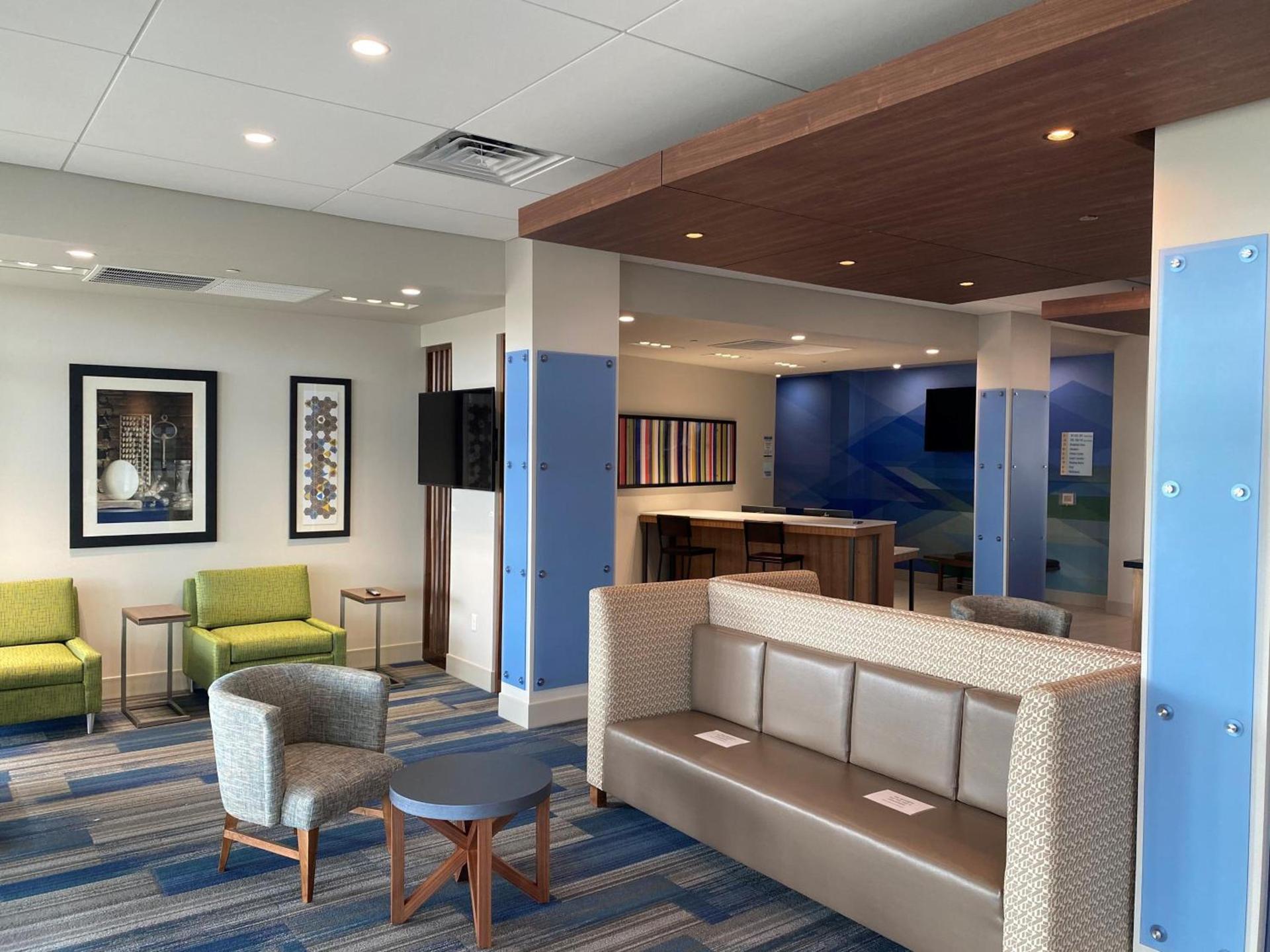 Holiday Inn Express & Suites - Madison West - Middleton by IHG photo 76