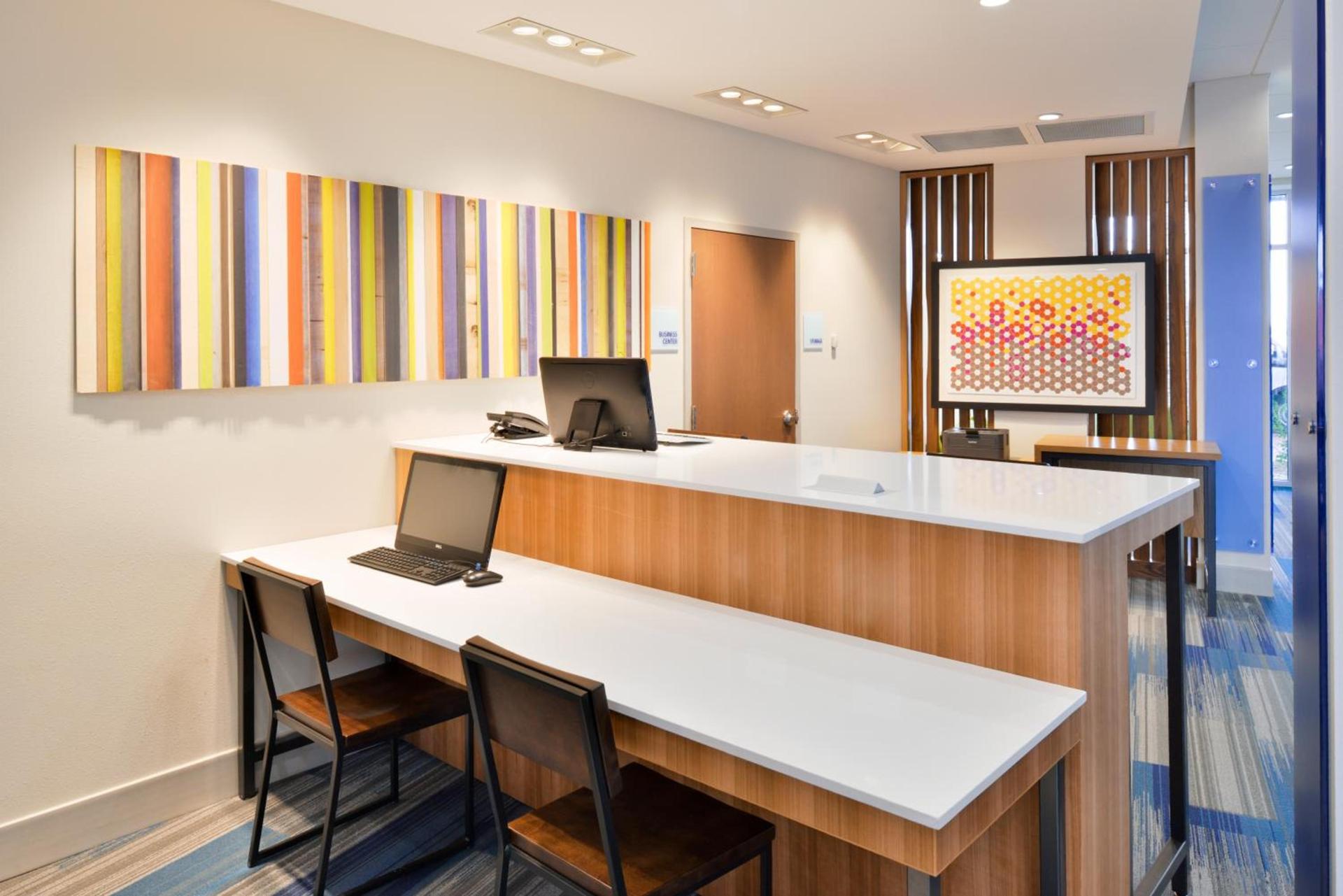 Holiday Inn Express & Suites Madison by IHG photo 66