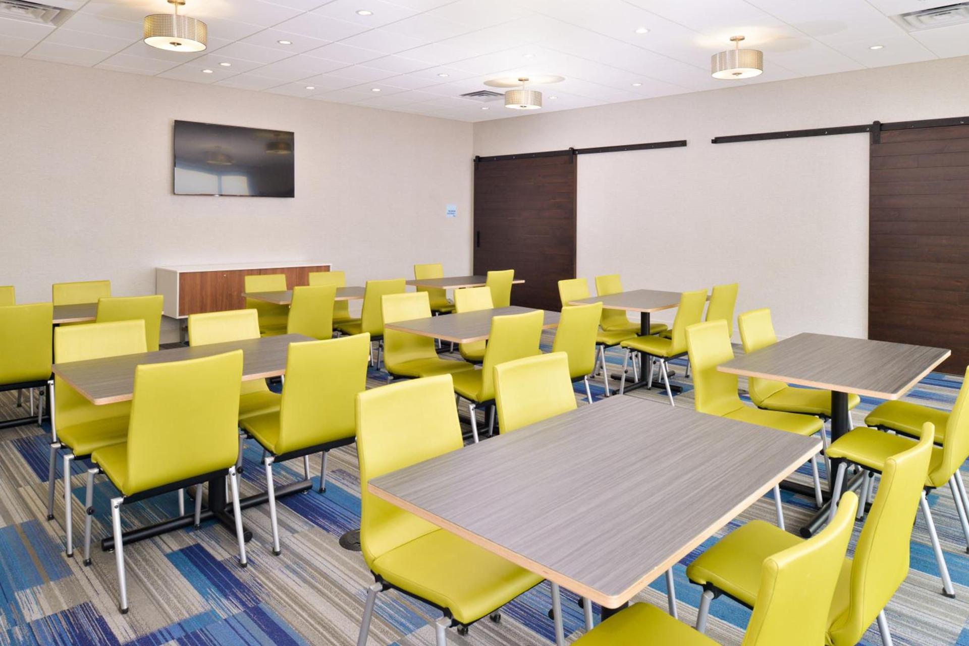 Holiday Inn Express & Suites Madison by IHG photo 24