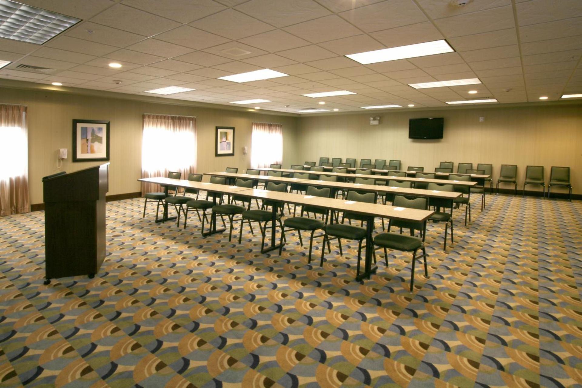 Holiday Inn Express & Suites Madison-Verona by IHG photo 34