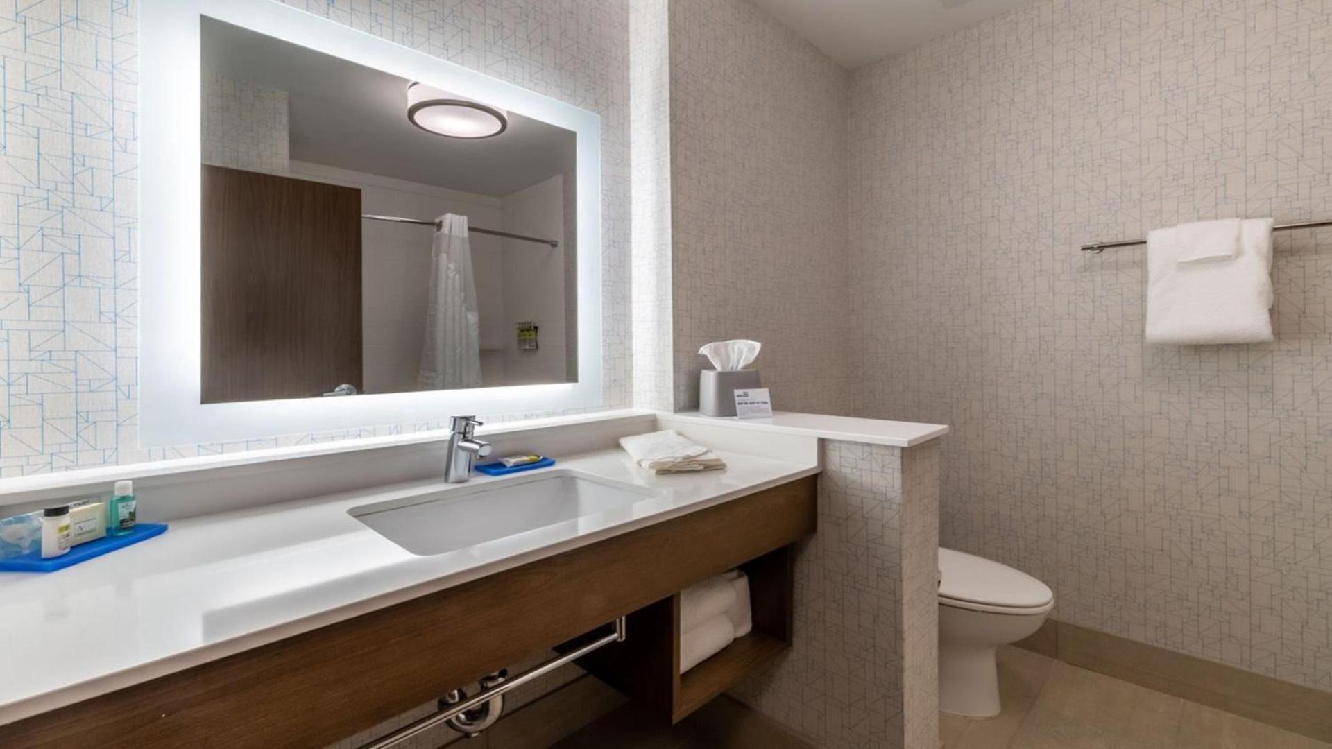 Holiday Inn Express & Suites - Marion by IHG photo 49