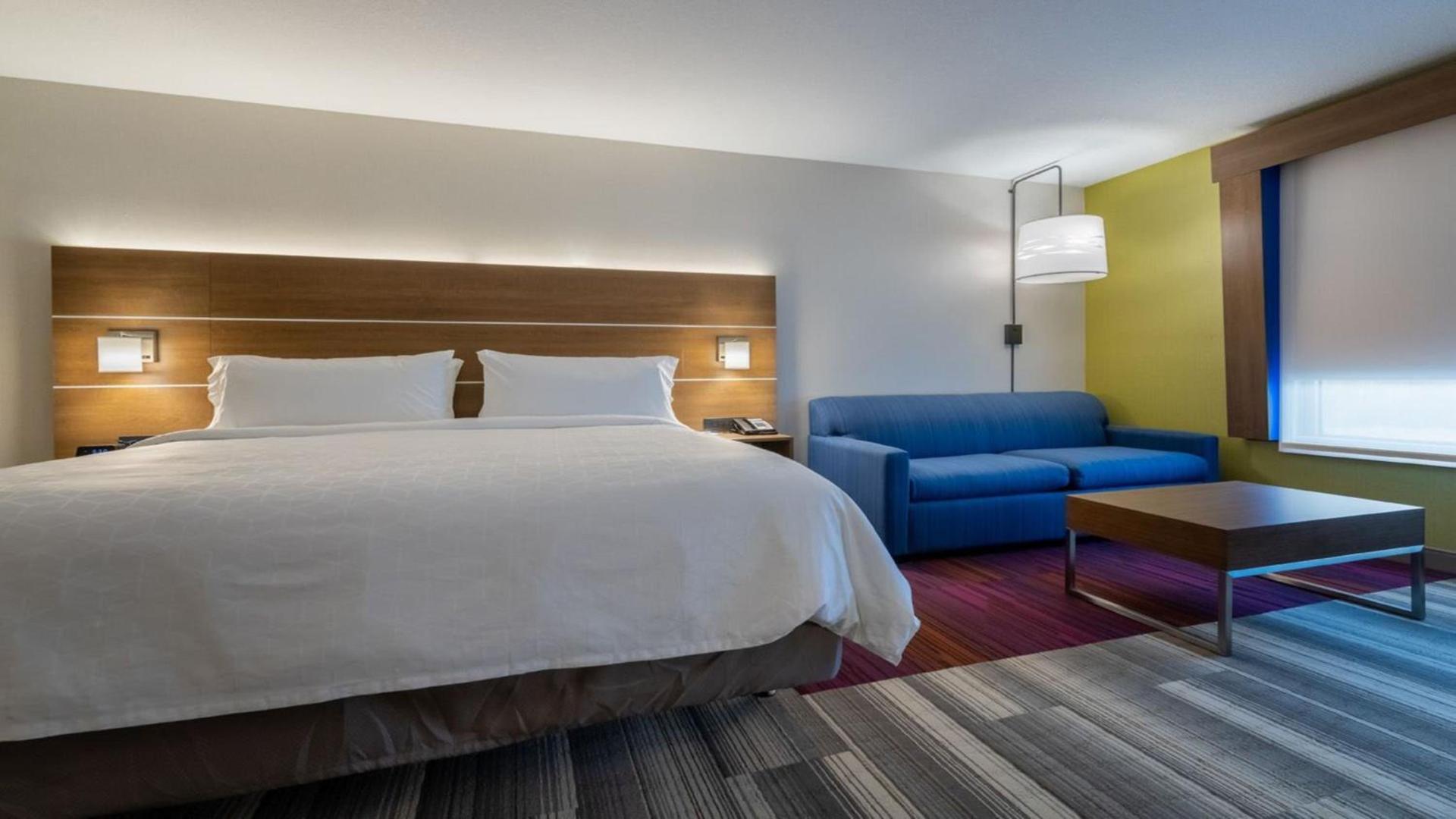 Holiday Inn Express & Suites - Marion by IHG photo 54
