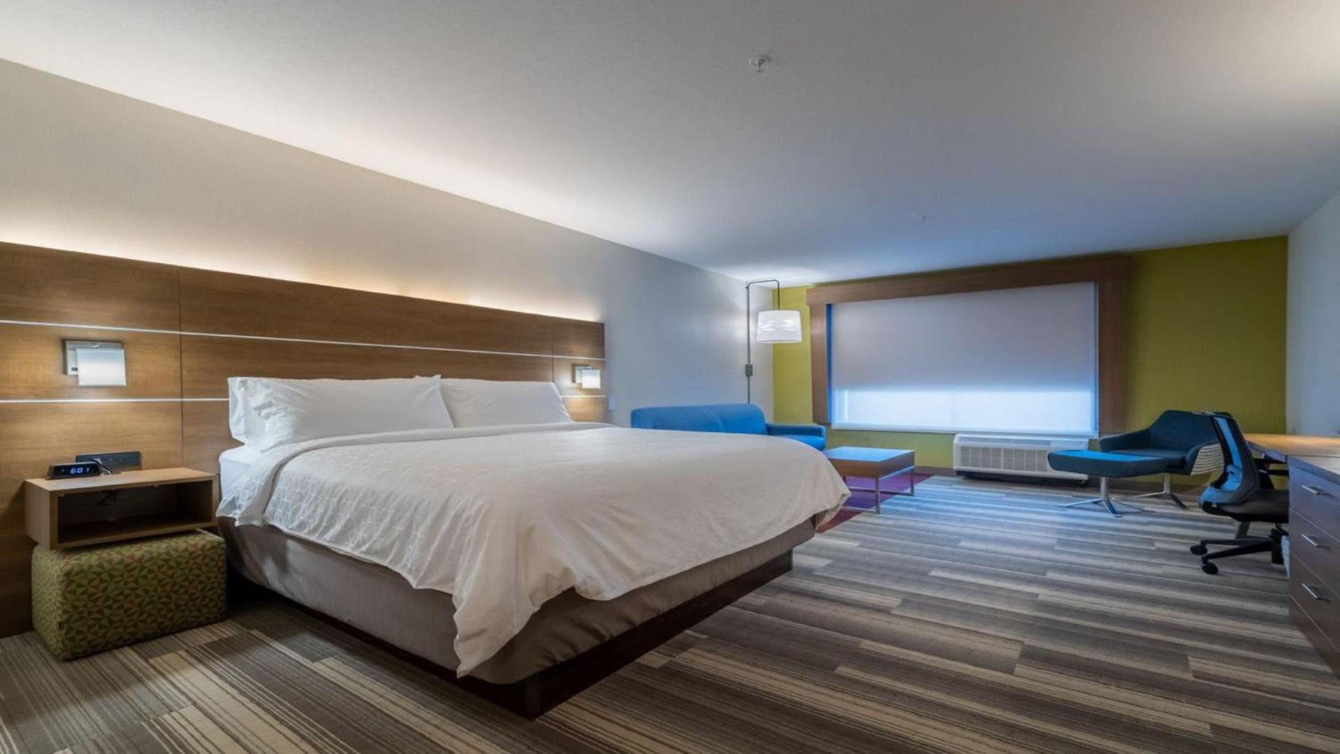 Holiday Inn Express & Suites - Marion by IHG photo 40