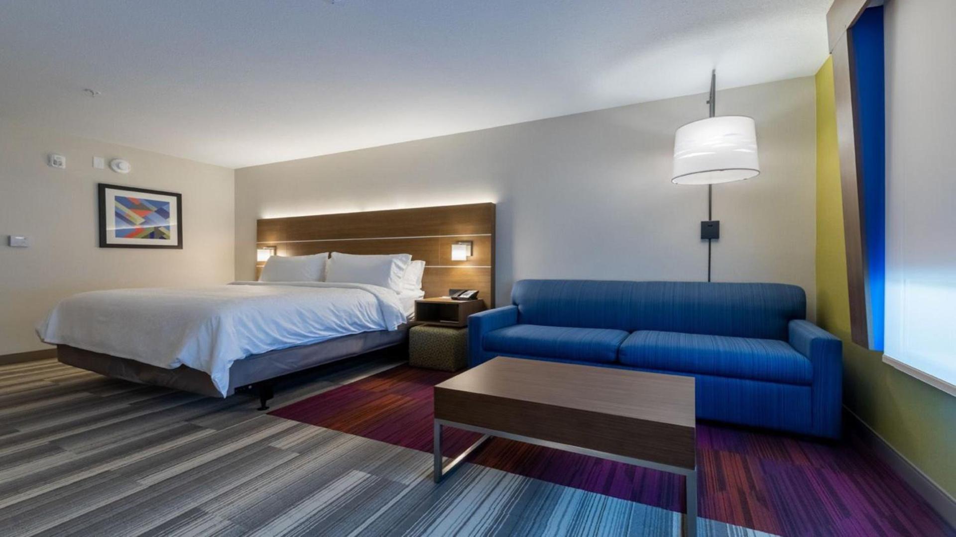 Holiday Inn Express & Suites - Marion by IHG photo 63
