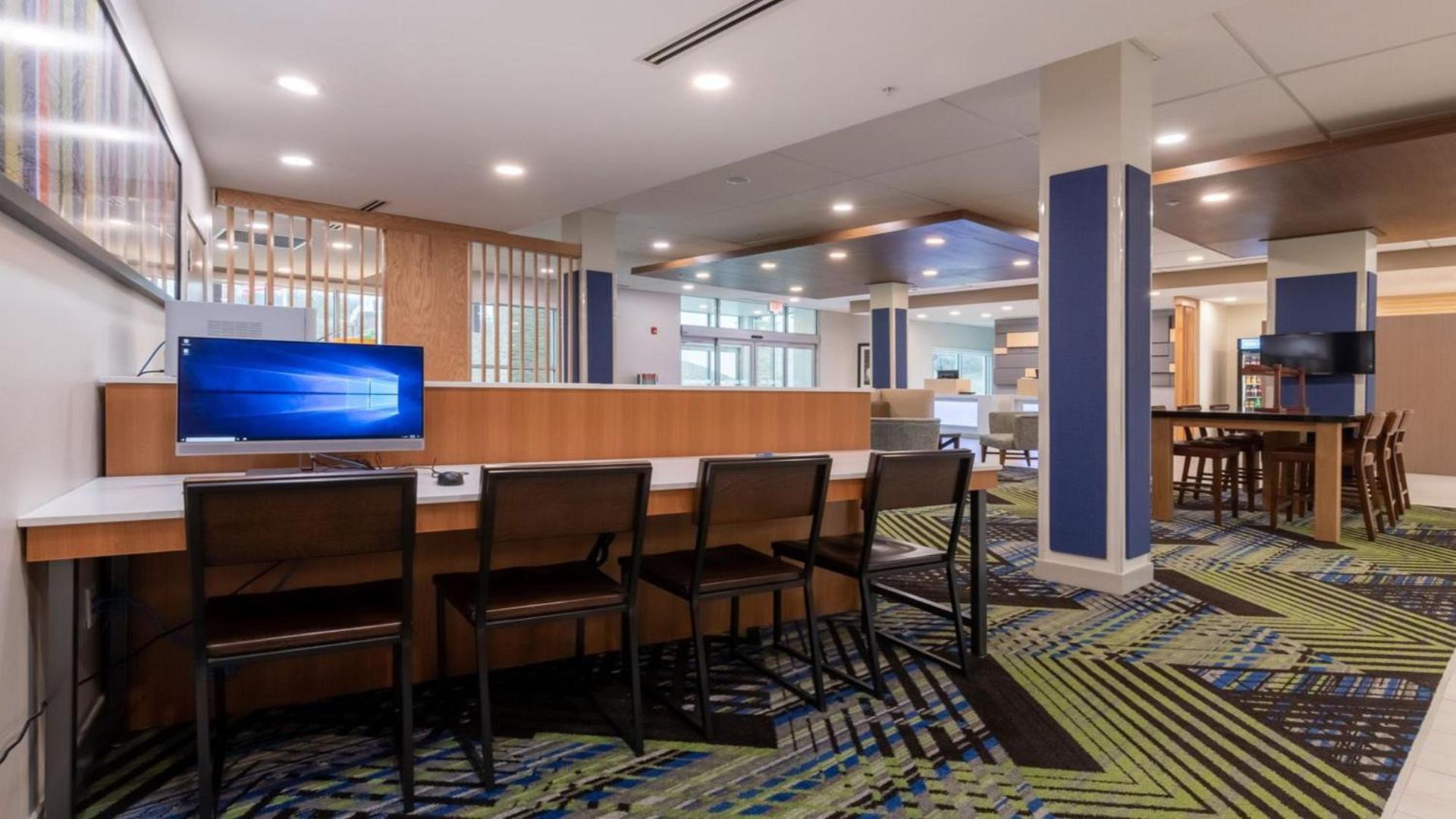 Holiday Inn Express & Suites - Marion by IHG photo 28