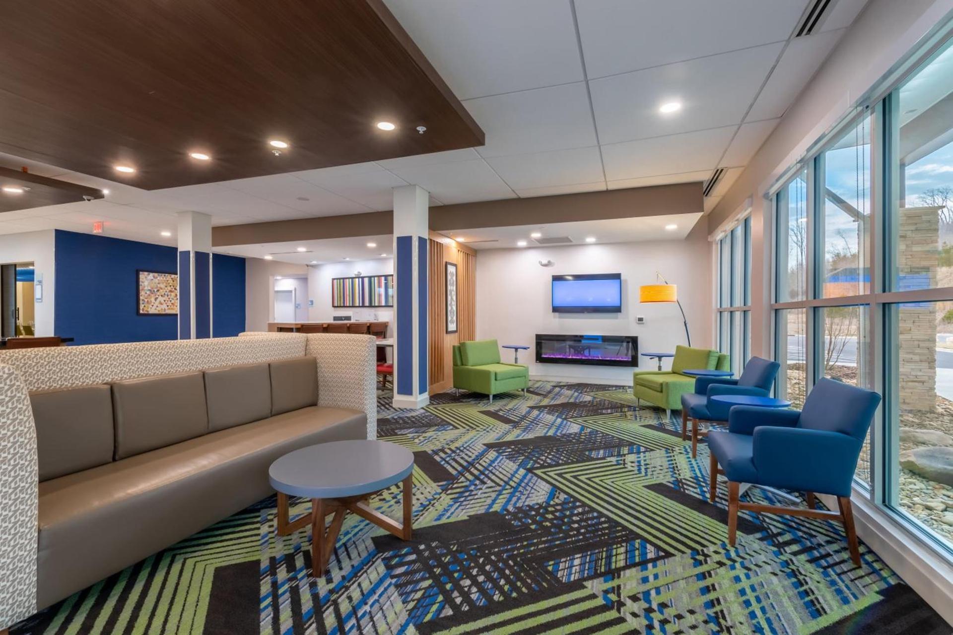 Holiday Inn Express & Suites - Marion by IHG photo 34