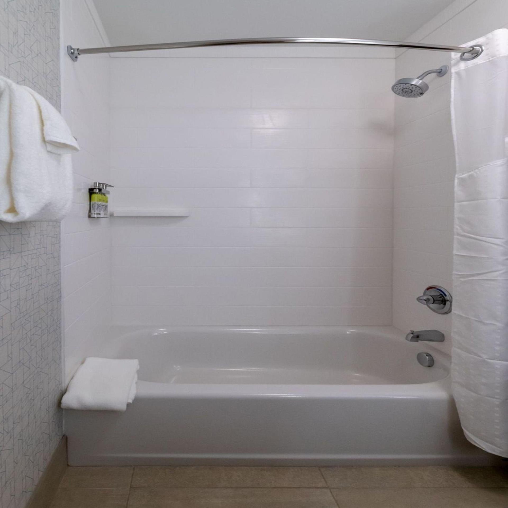 Holiday Inn Express & Suites - Marion by IHG photo 51