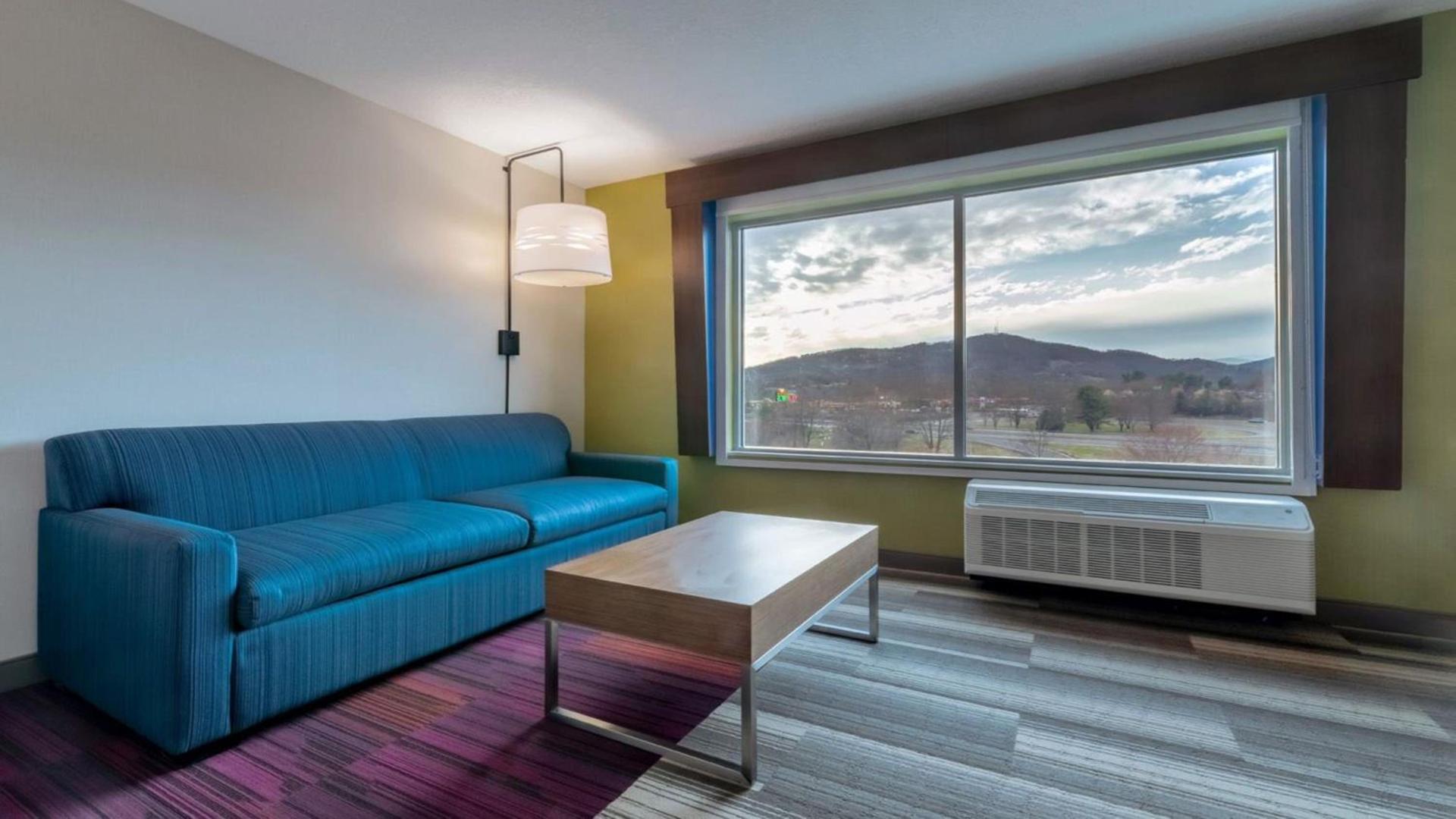 Holiday Inn Express & Suites - Marion by IHG photo 46