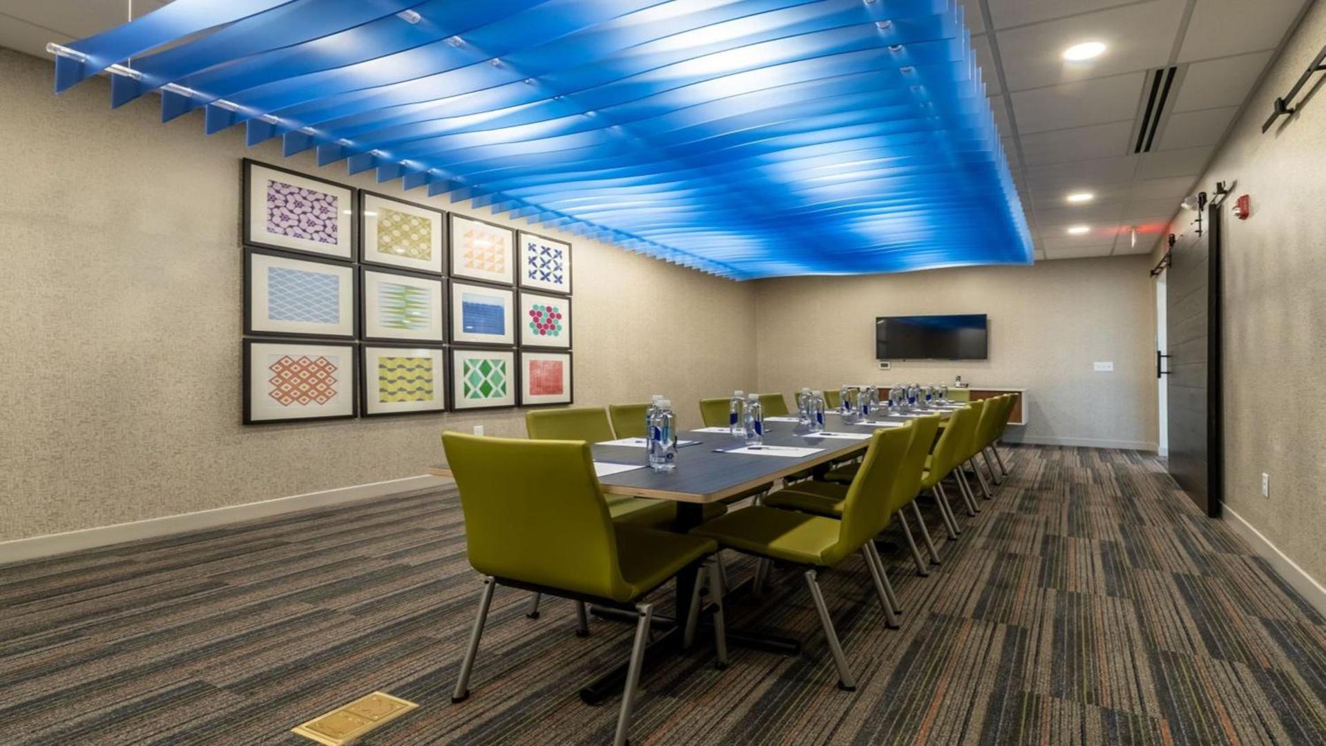 Holiday Inn Express & Suites - Marion by IHG photo 55