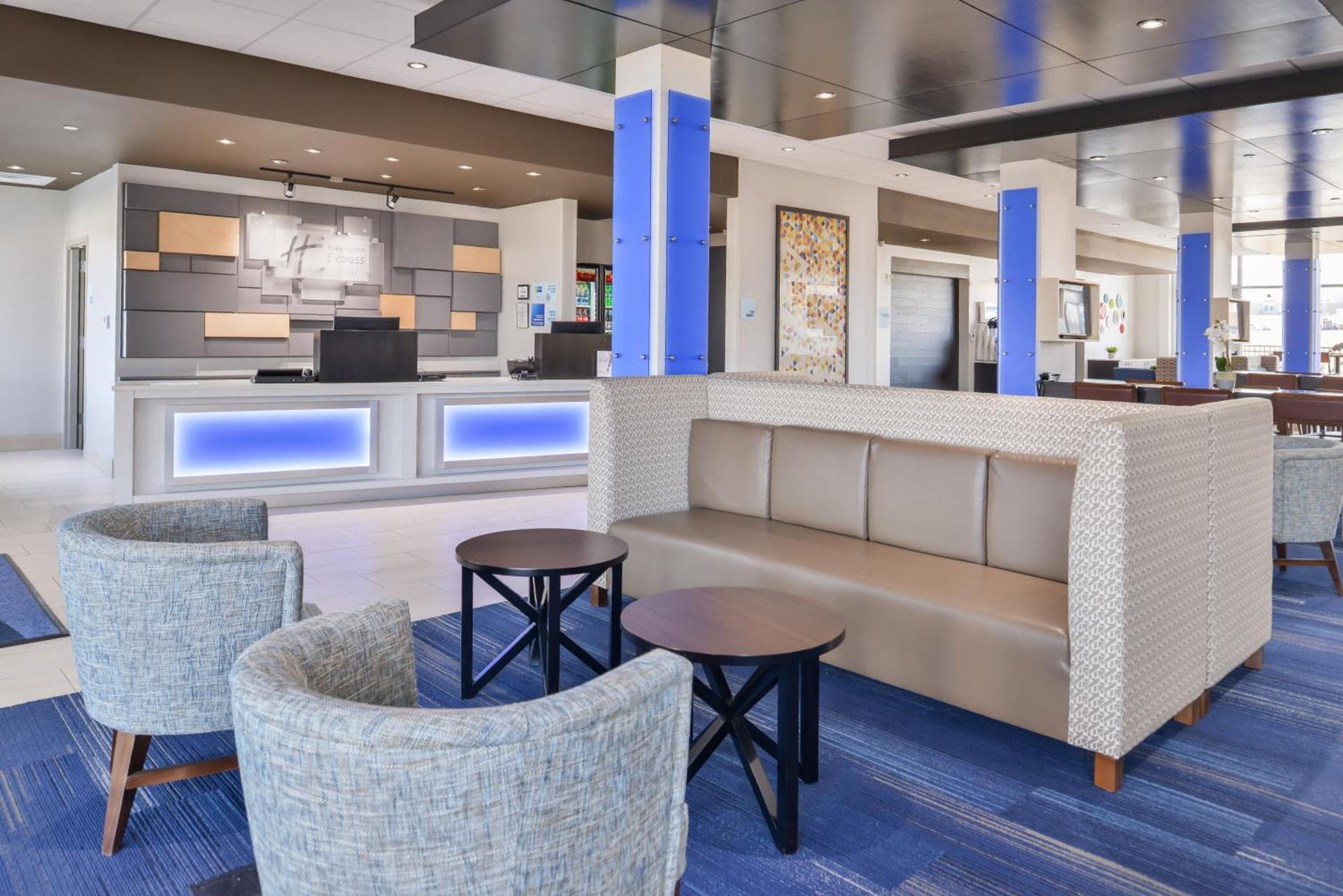Holiday Inn Express & Suites - Kansas City - Lee's Summit by IHG photo 25