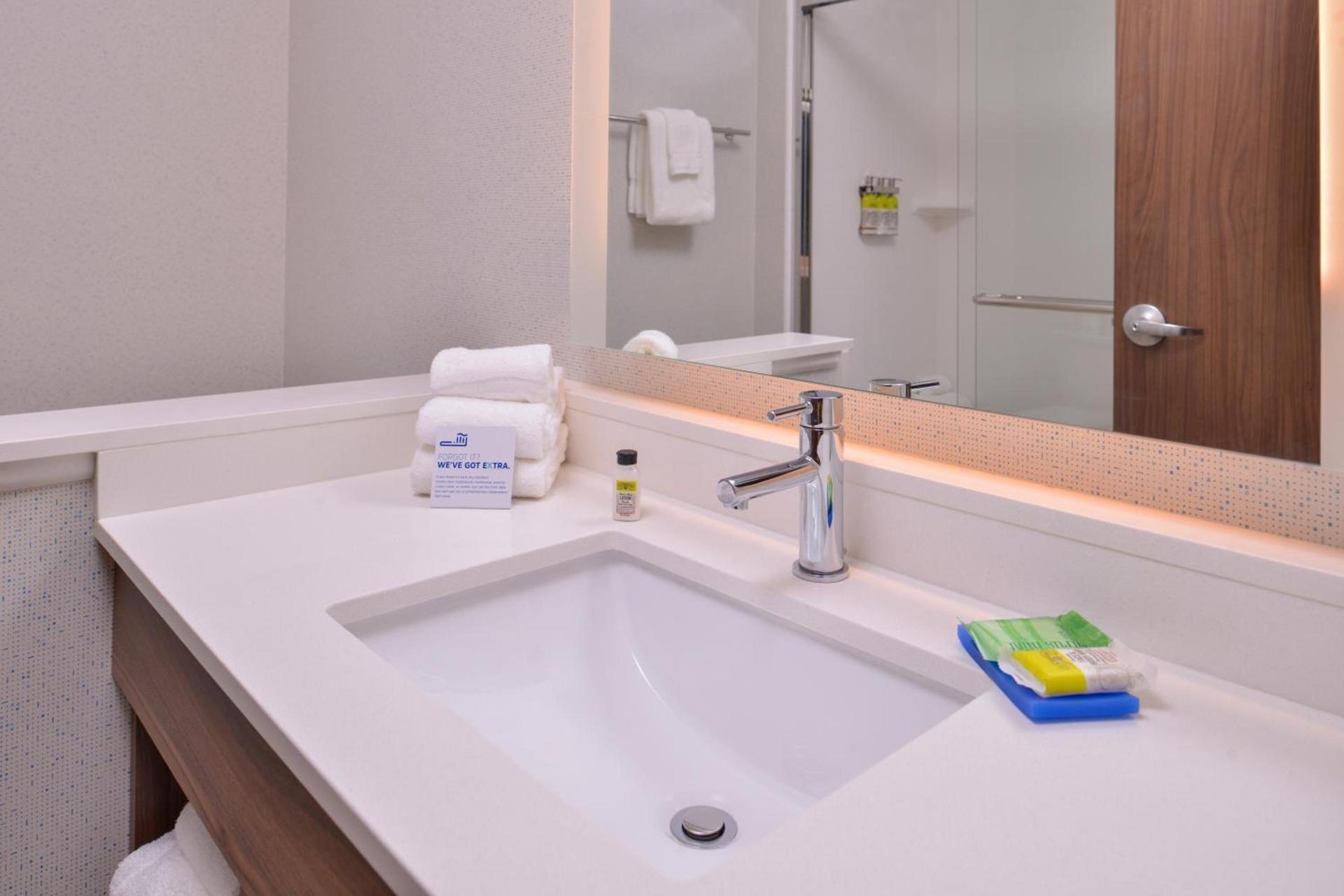 Holiday Inn Express & Suites - Mall of America - MSP Airport by IHG photo 26