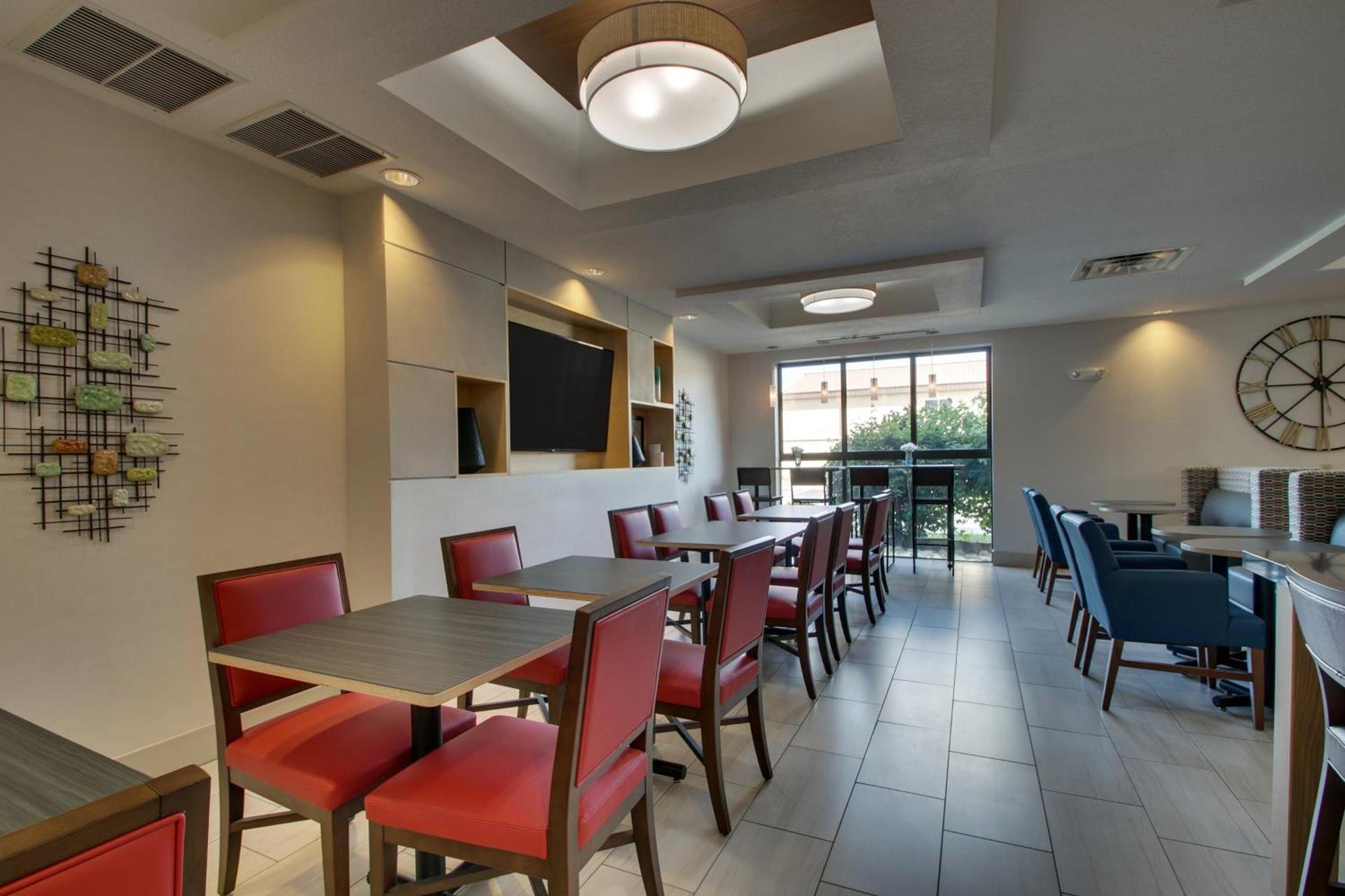 Holiday Inn Express Hotel & Suites Morris by IHG photo 17