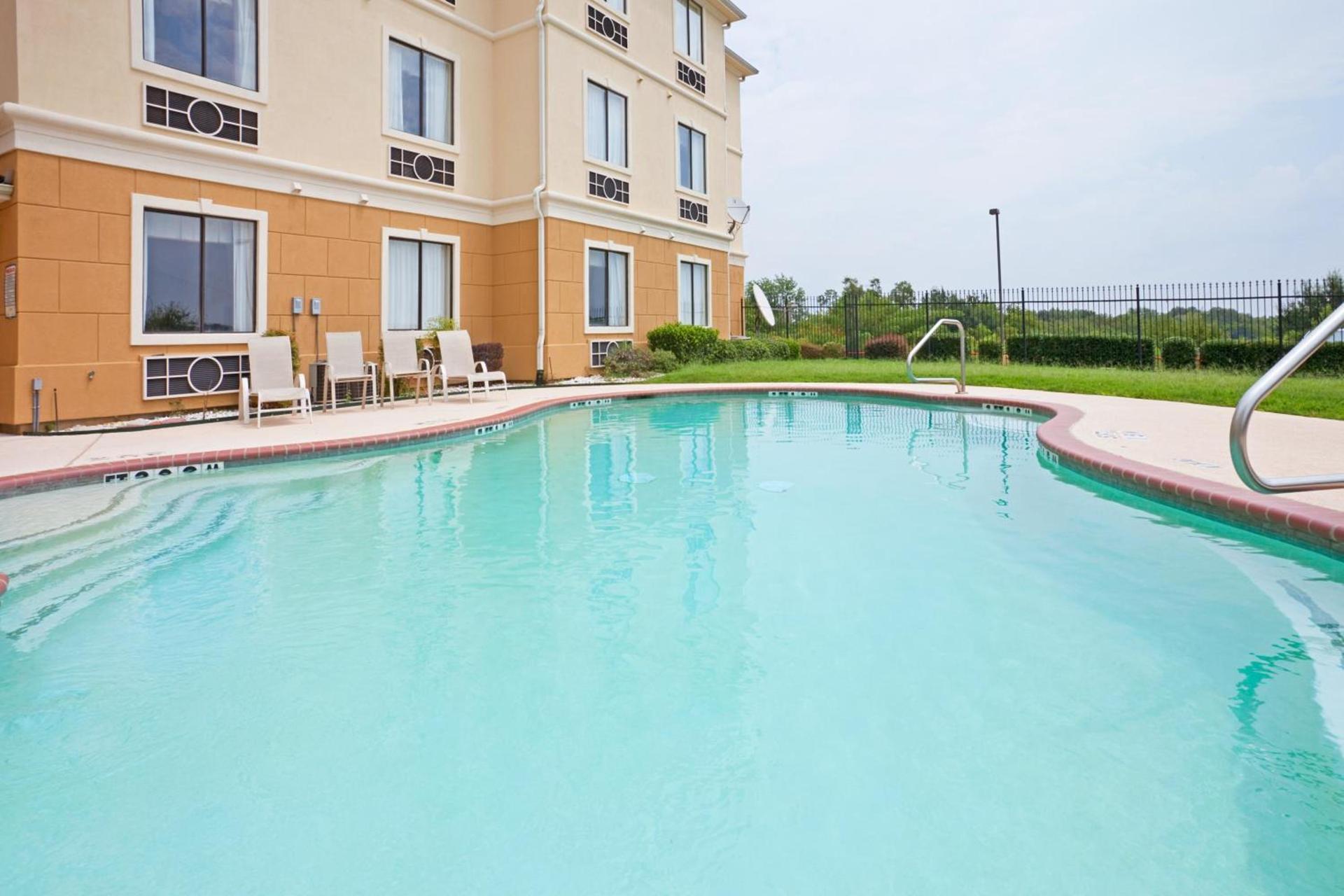 Holiday Inn Express Hotel & Suites Mount Pleasant by IHG photo 32