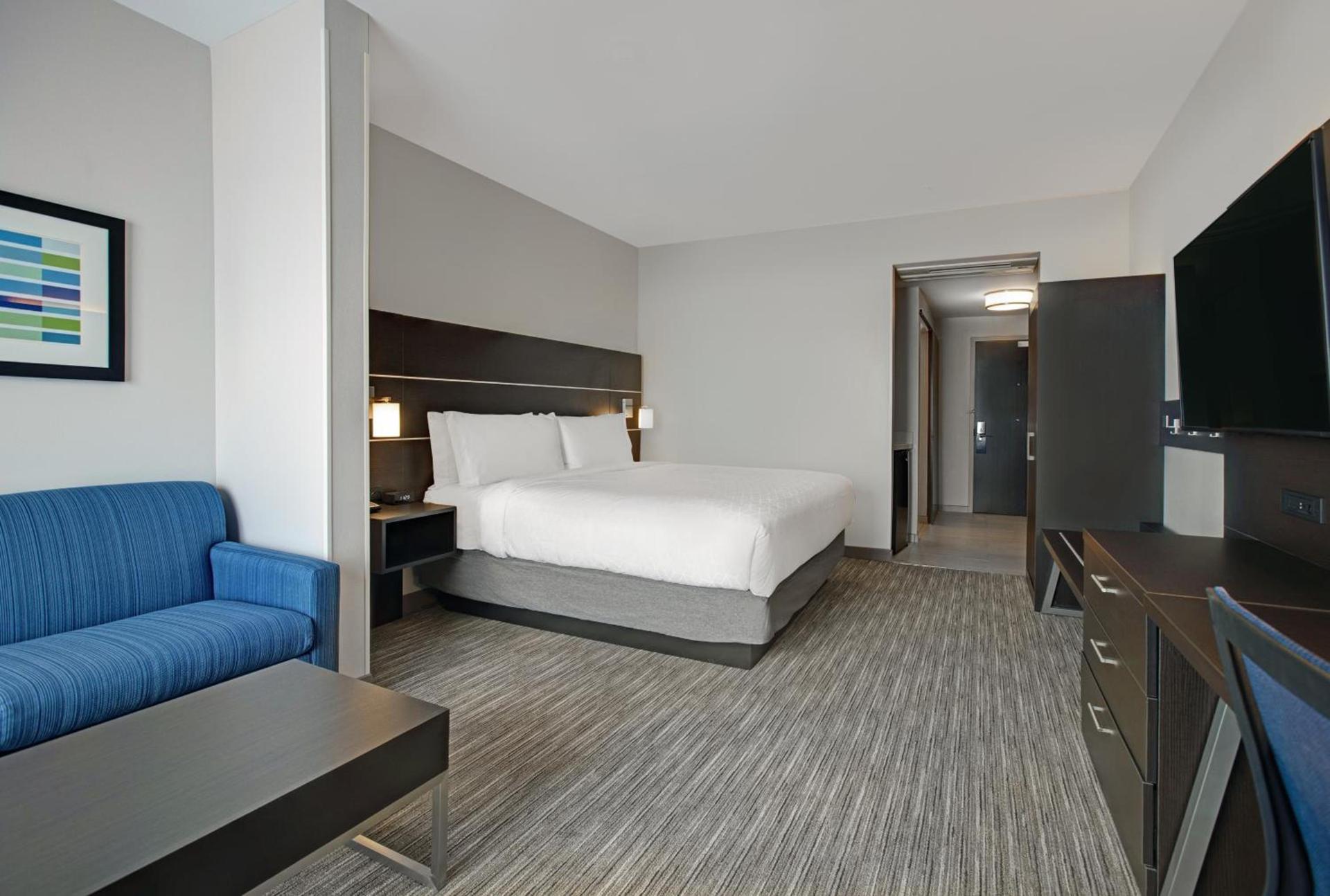 Holiday Inn Express & Suites - Milwaukee - Brookfield by IHG photo 84
