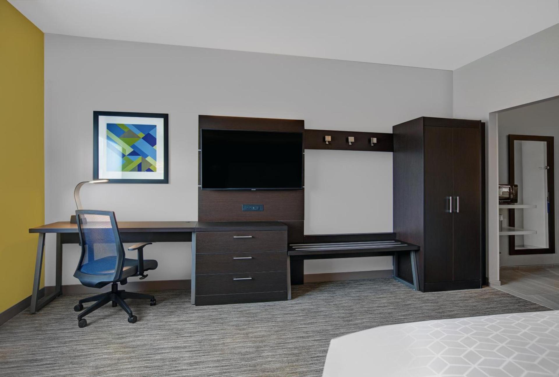 Holiday Inn Express & Suites - Milwaukee - Brookfield by IHG photo 83