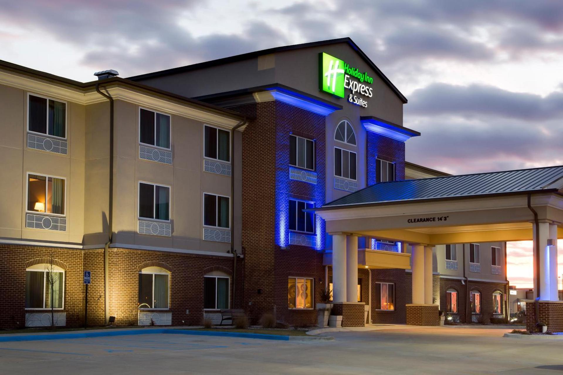 Holiday Inn Express & Suites Nevada by IHG photo 36