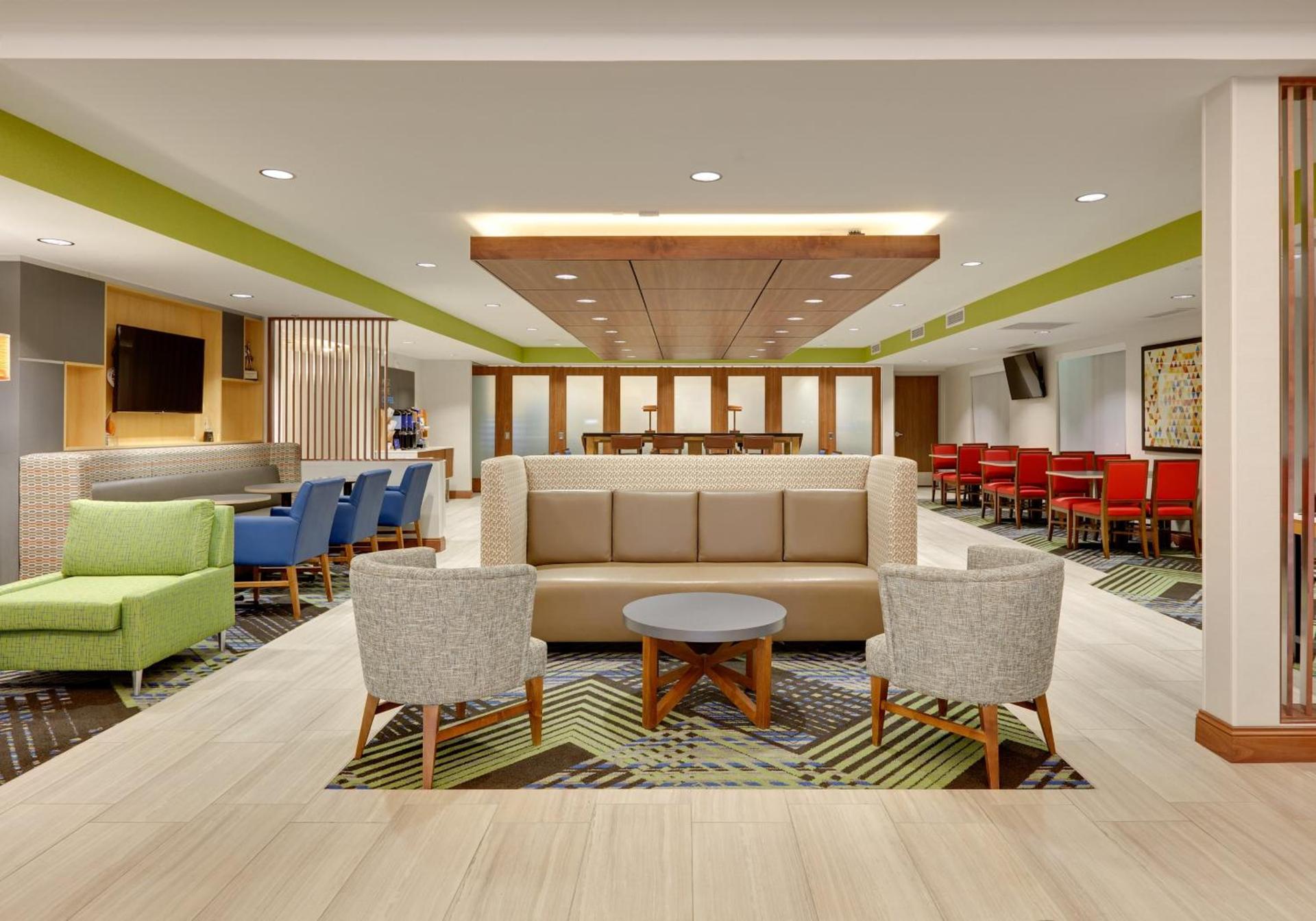 Holiday Inn Express & Suites Mitchell by IHG photo 15