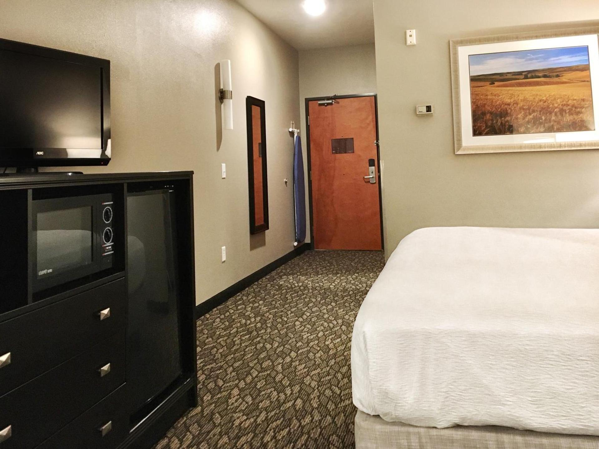 Best Western Wheatland Inn photo 41