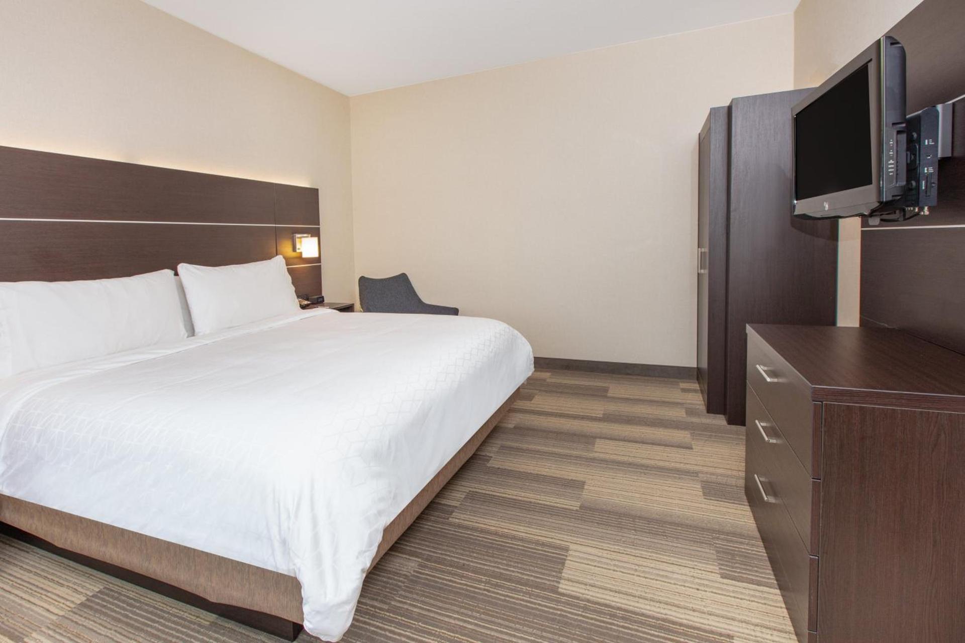 Holiday Inn Express Hotel & Suites Seaside Convention Center by IHG photo 46