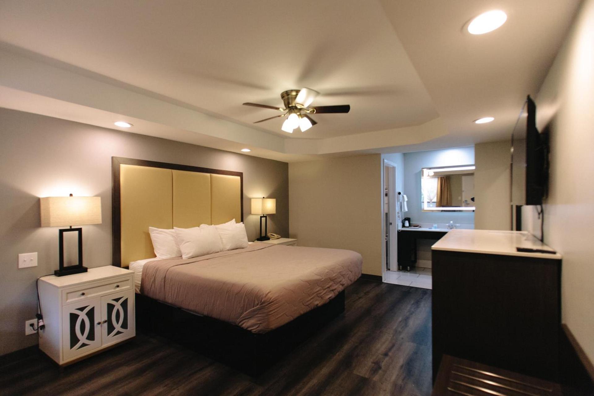 Riverbend Motel & Cabins photo 16