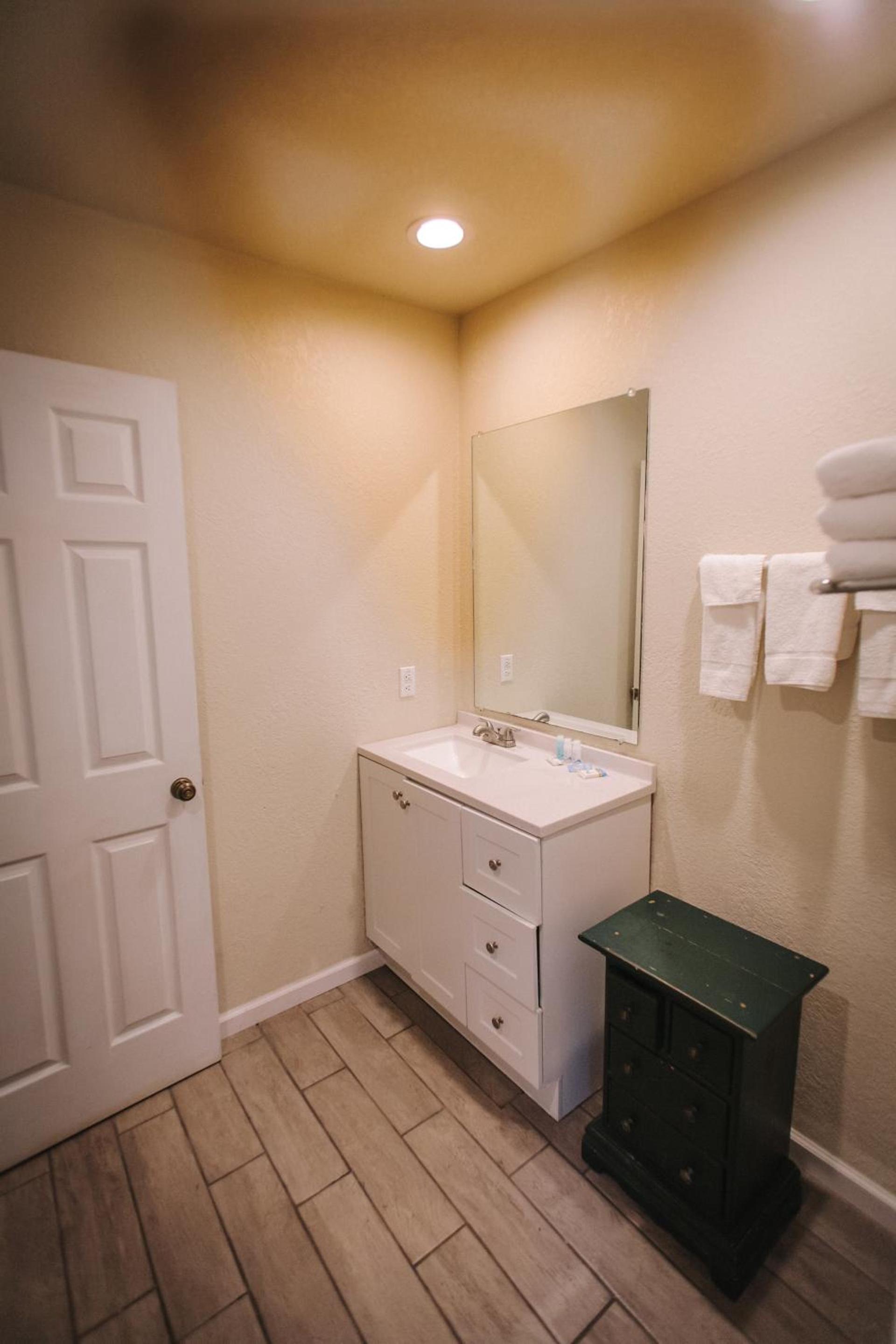 Riverbend Motel & Cabins photo 41