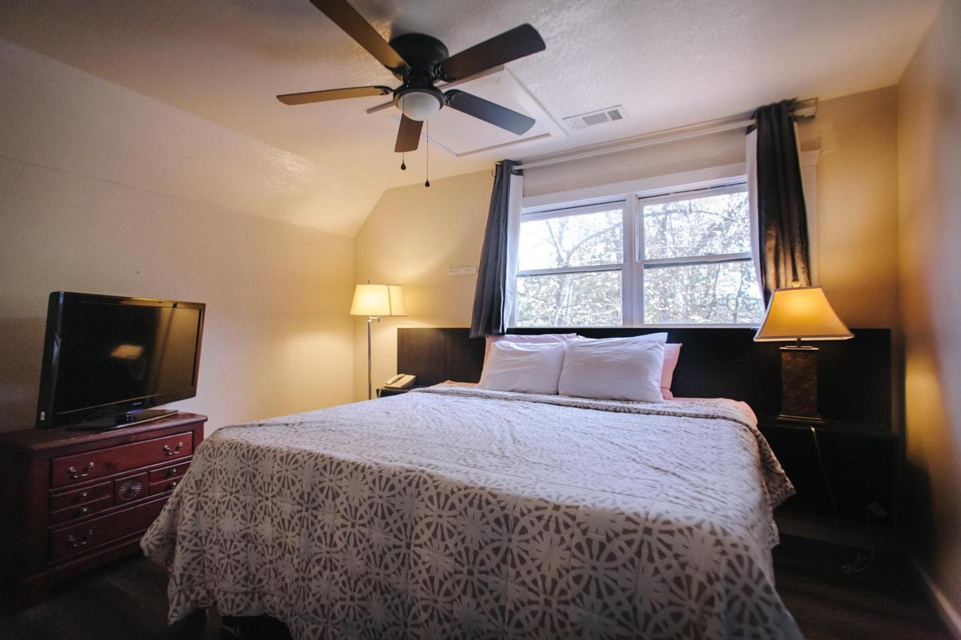 Riverbend Motel & Cabins photo 42